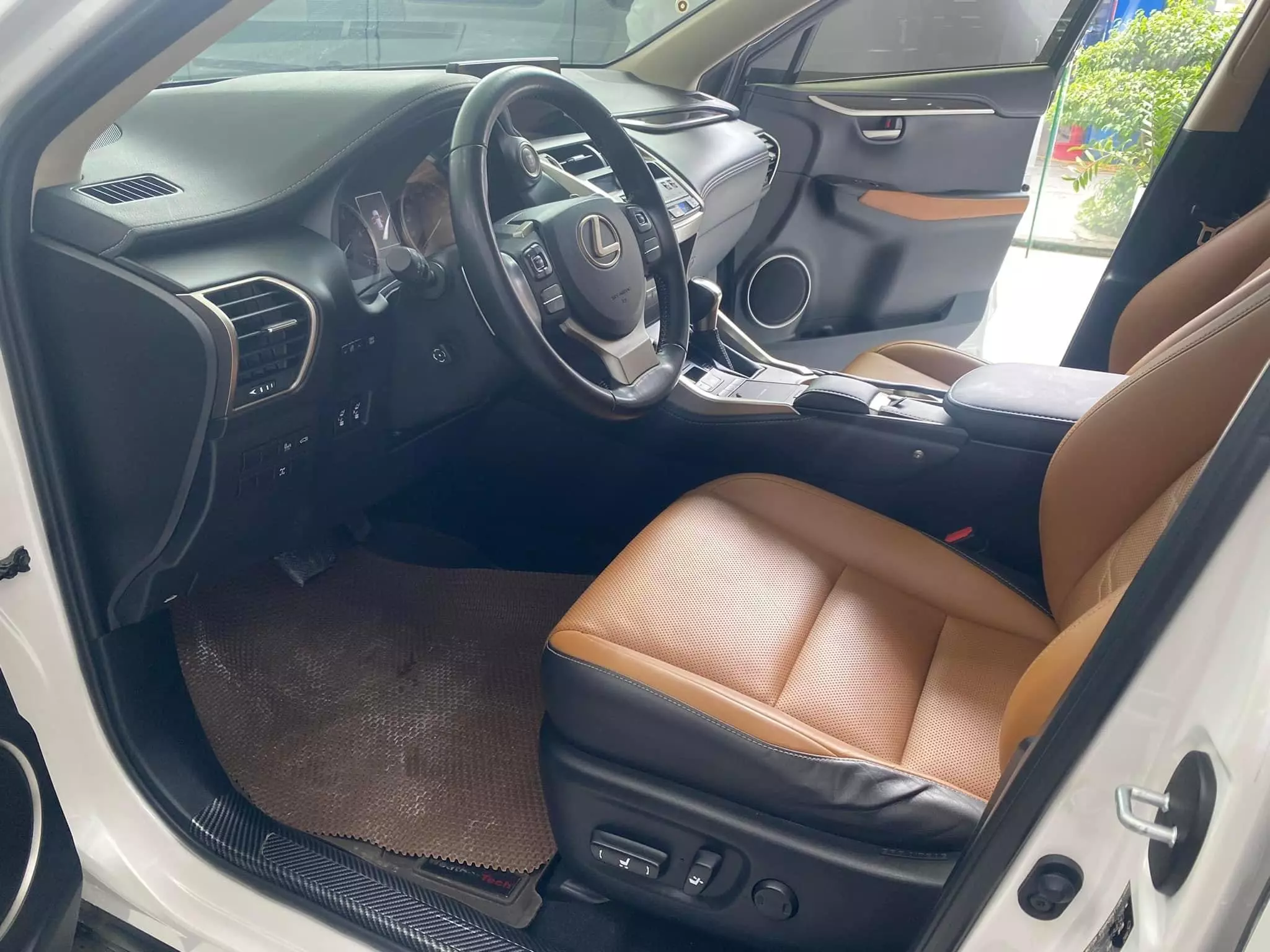 Chính chủ bán Lexus NX300 mode 2019, sơn zin cả xe, full lịch sử hãng-9