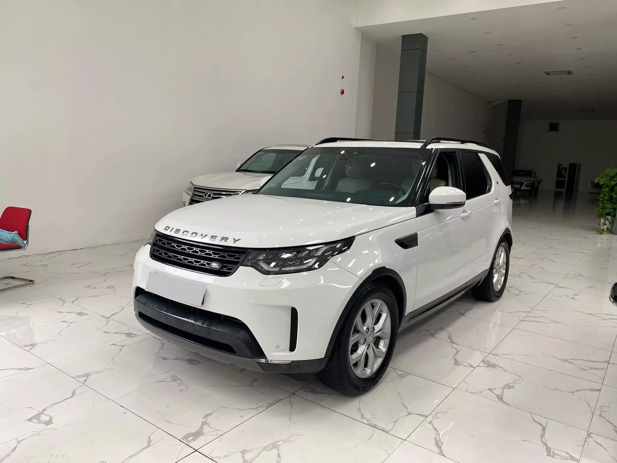 Bán Land Rover Discovery SE sản xuất 2017, chạy ít, xe siêu mới.-1