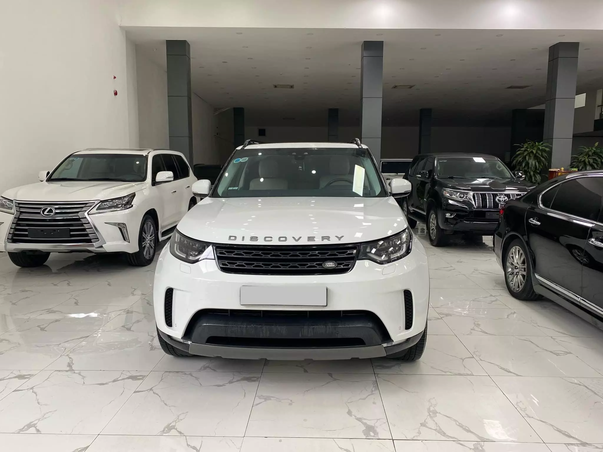 Bán Land Rover Discovery SE sản xuất 2017, chạy ít, xe siêu mới.-0