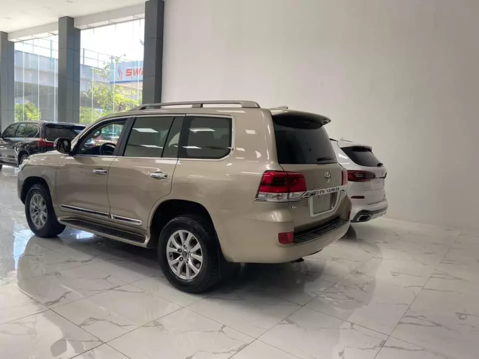 Land Cruiser 4.6V8 2016, đăng ký tên tư nhân, xe 1 chủ, xe cực đẹp.-3