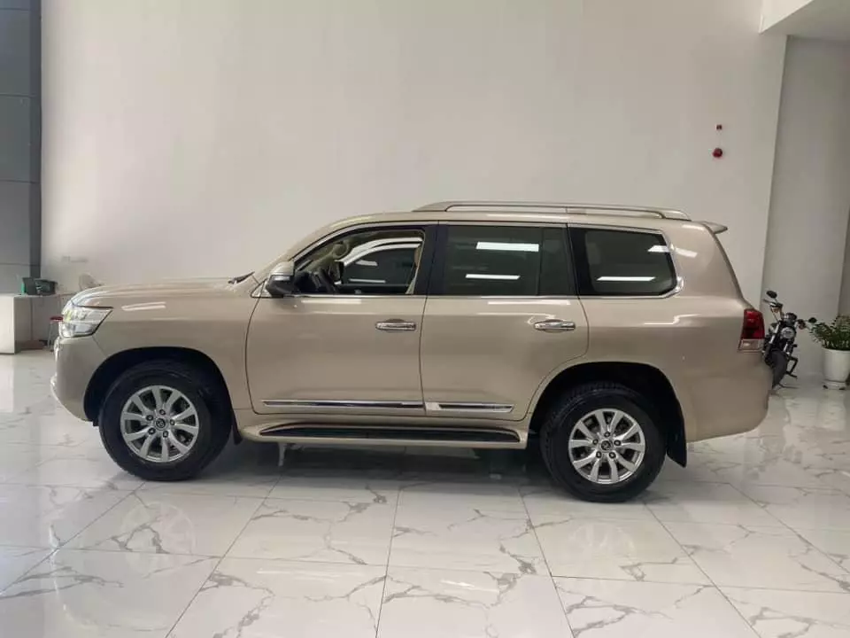 Land Cruiser 4.6V8 2016, đăng ký tên tư nhân, xe 1 chủ, xe cực đẹp.-2