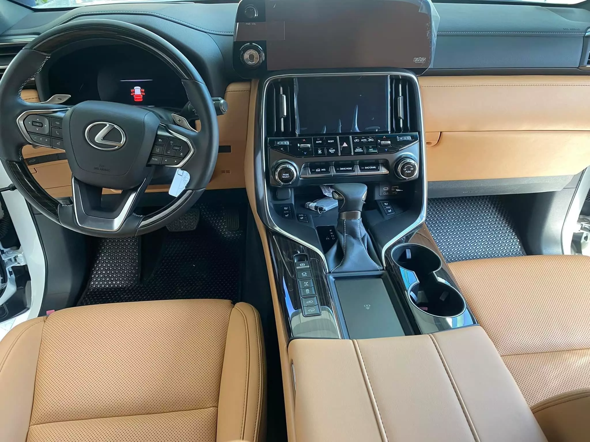 Bán Lexus LX600 Urban 7 chỗ, model và đăng ký 2024, lăn bánh 7000 Km.-7