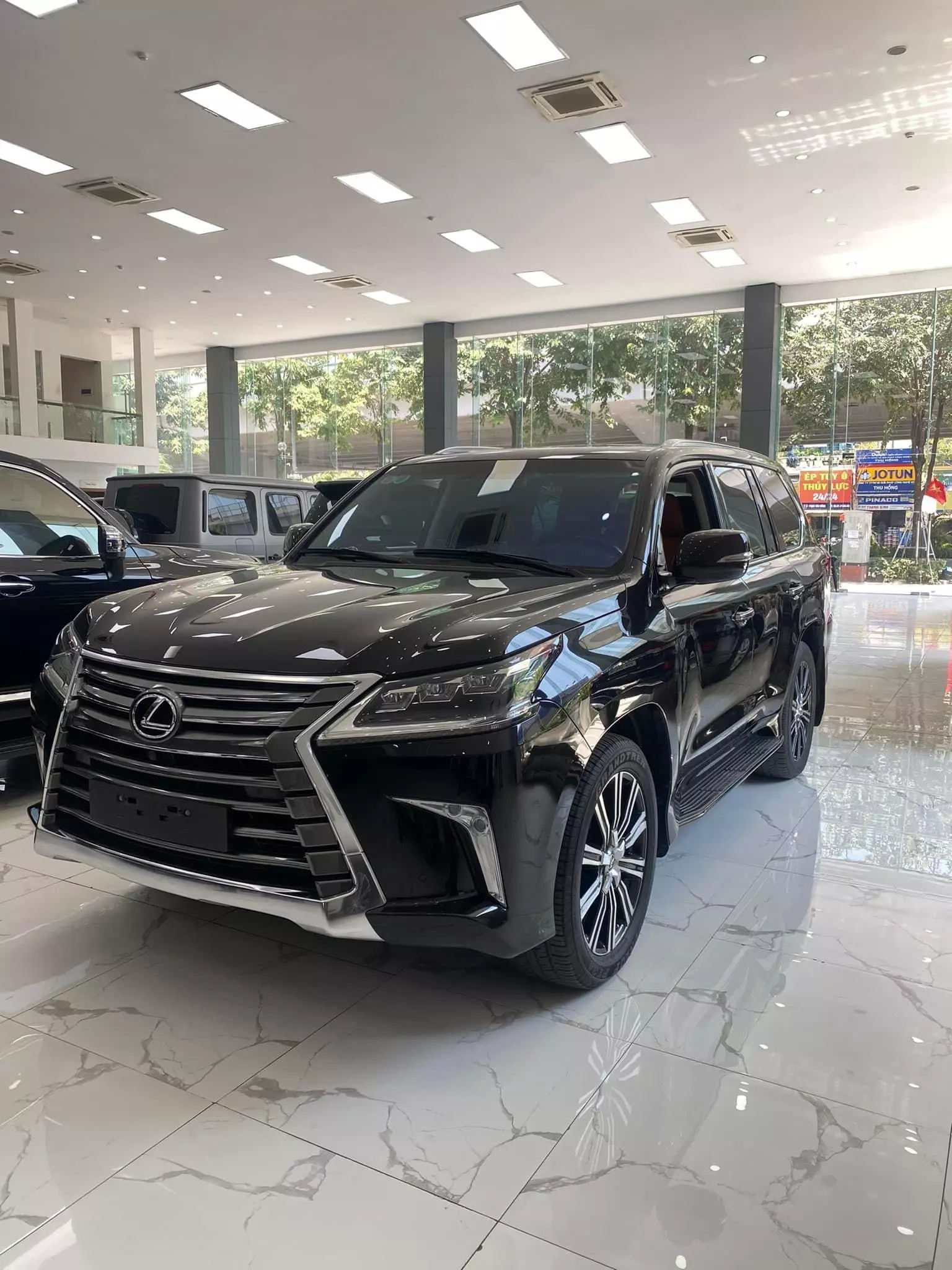 Bán Lexus LX570 sản xuất 2020, lăn bánh cực ít, 1 chủ từ mới.-1