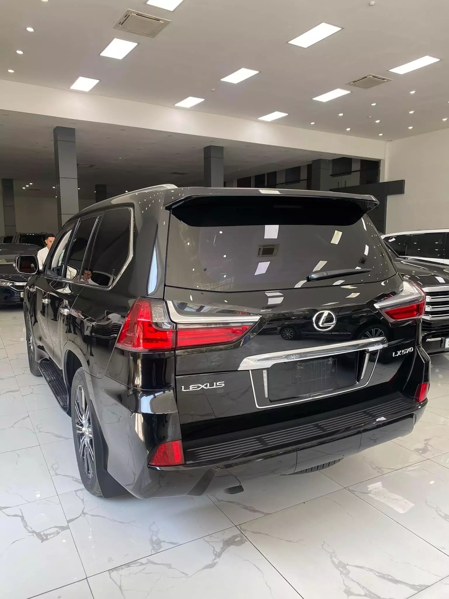 Bán Lexus LX570 sản xuất 2020, lăn bánh cực ít, 1 chủ từ mới.-3