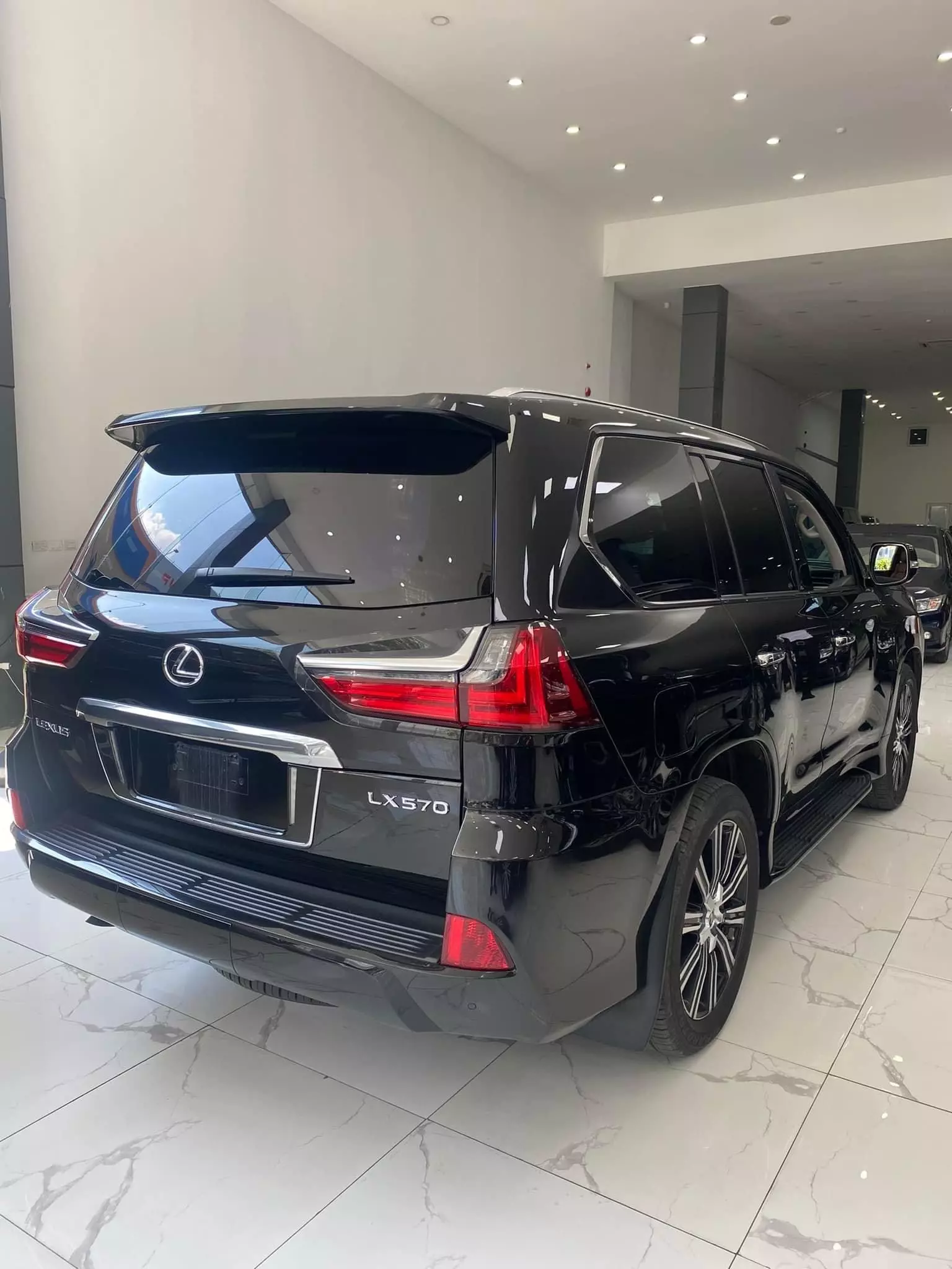 Bán Lexus LX570 sản xuất 2020, lăn bánh cực ít, 1 chủ từ mới.-4