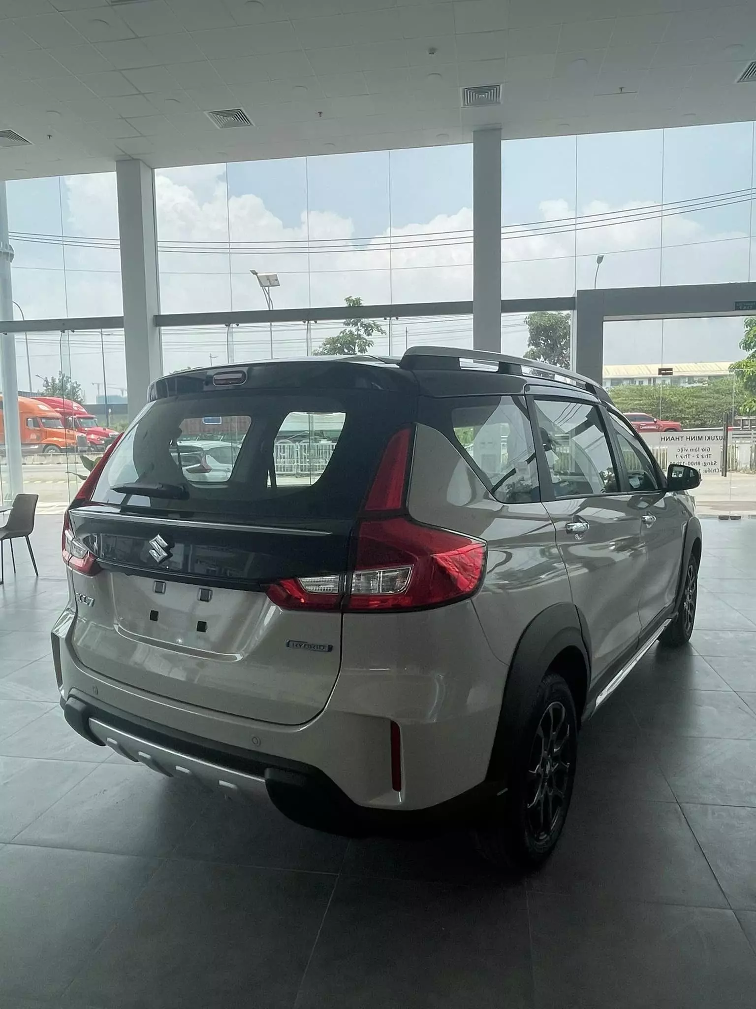 Suzuki XL7 Hybrid giá cực tốt nhân dị khai trương-1