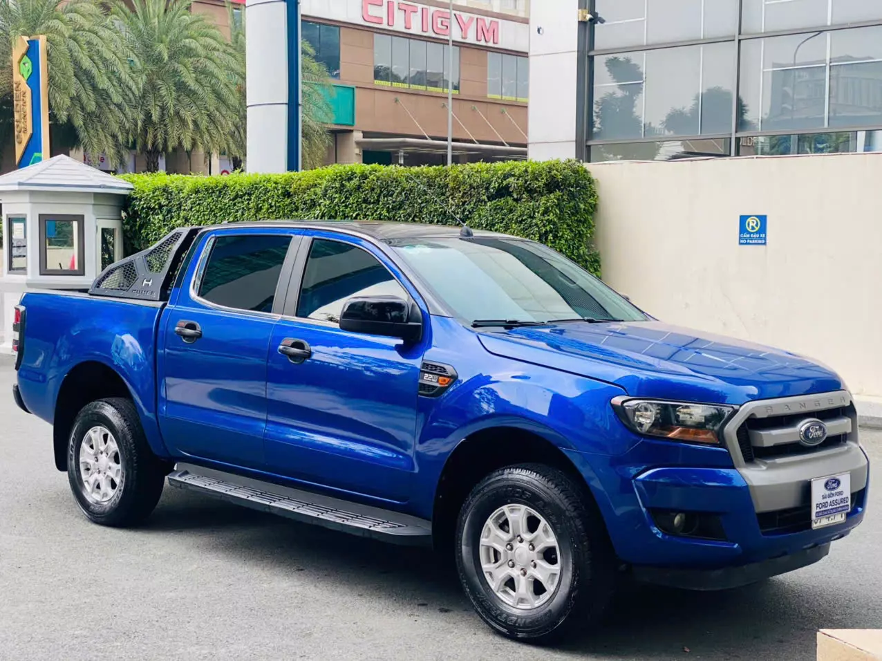 DealHot tháng 10 Ford Ranger XLS 4x2 AT chỉ 455tr-3