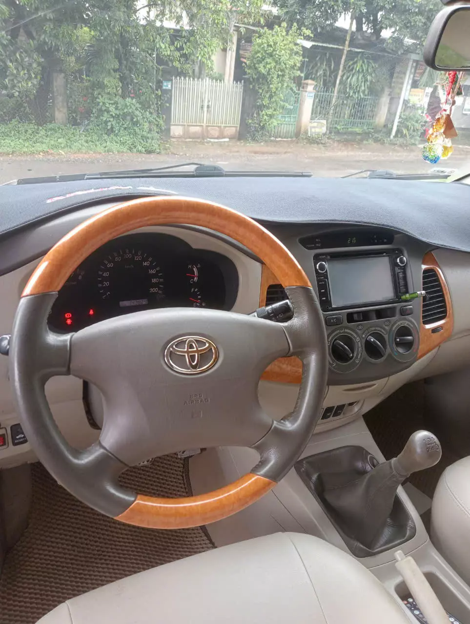 Chính Chủ Bán Xe TOYOTA INNOVA ĐỜI 2011-9