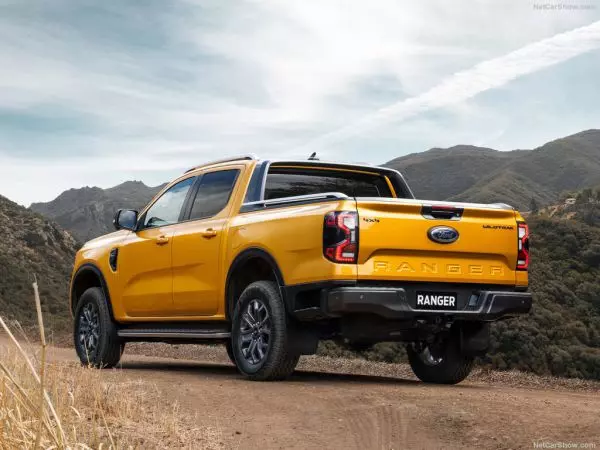 Ford Ranger 2024 - Chỉ cần trả trước gần 230tr đã có được xe Ford Ranger XLS 4x2 và kèm thêm các ưu đãi-2