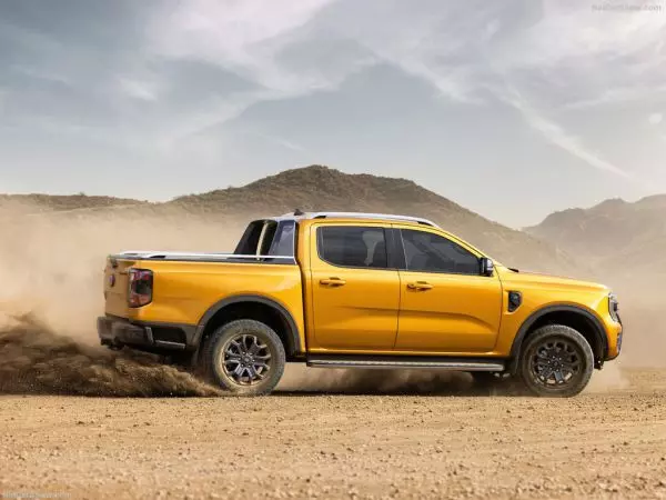 Ford Ranger 2024 - Chỉ cần trả trước gần 230tr đã có được xe Ford Ranger XLS 4x2 và kèm thêm các ưu đãi-1