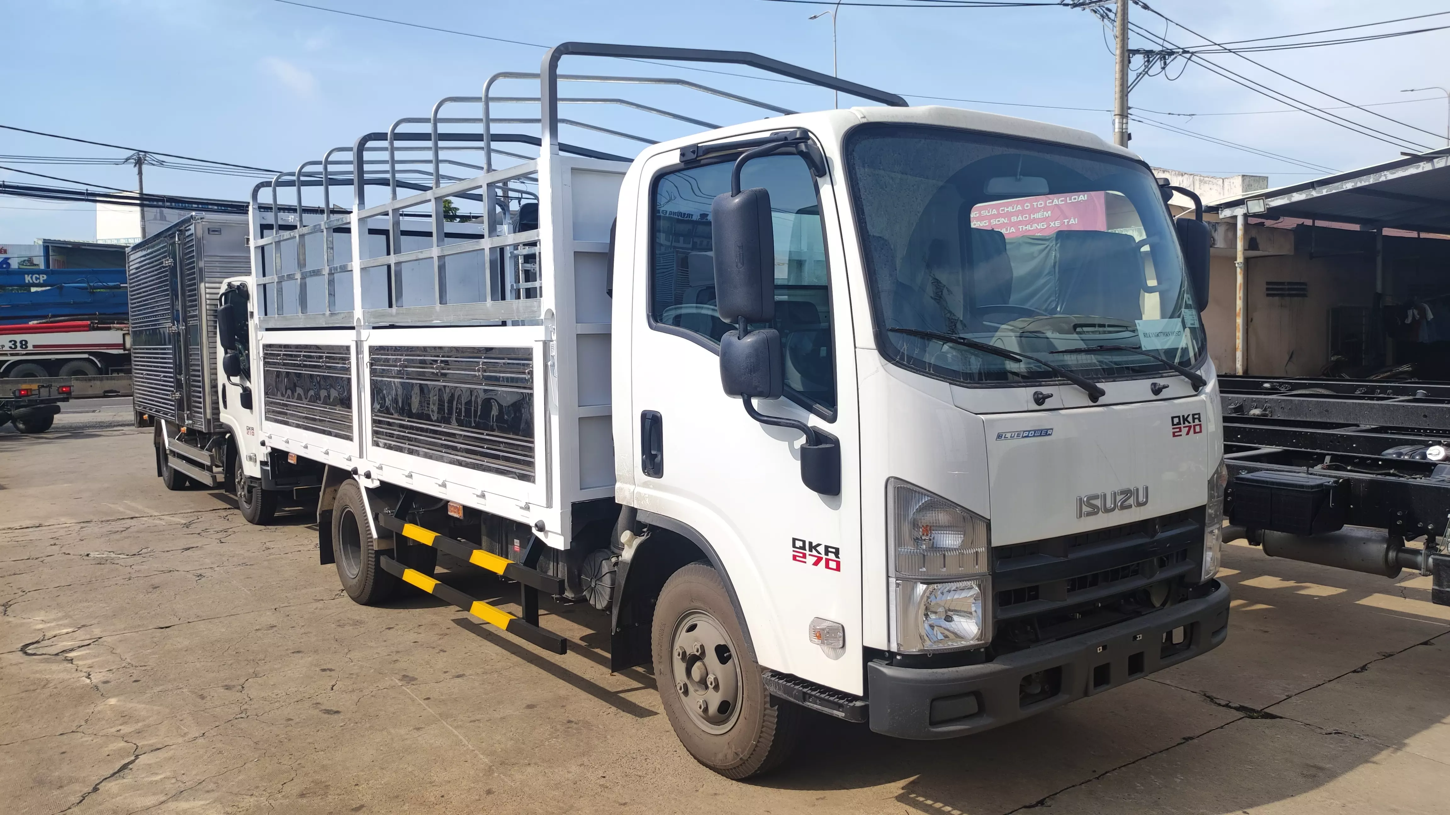 Bán xe tải Isuzu QKR270 thùng bạt-0