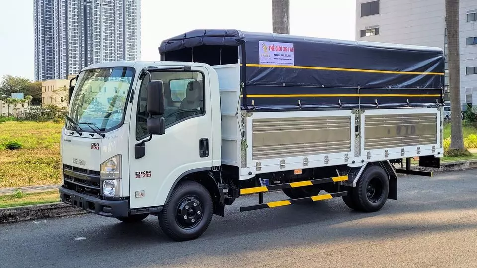 Bán xe tải Isuzu QKR270 thùng bạt-1