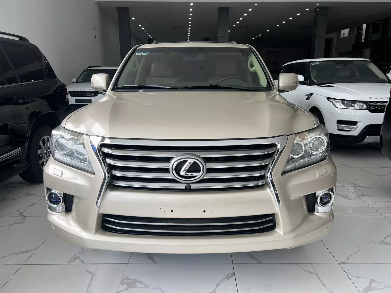 Em đang có chiếc Lexus LX570 màu vàng cát bản xuất Mỹ , xe sản xuất năm 2012 xe còn nguyên bản-0