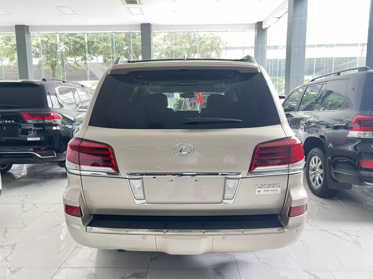 Em đang có chiếc Lexus LX570 màu vàng cát bản xuất Mỹ , xe sản xuất năm 2012 xe còn nguyên bản-5