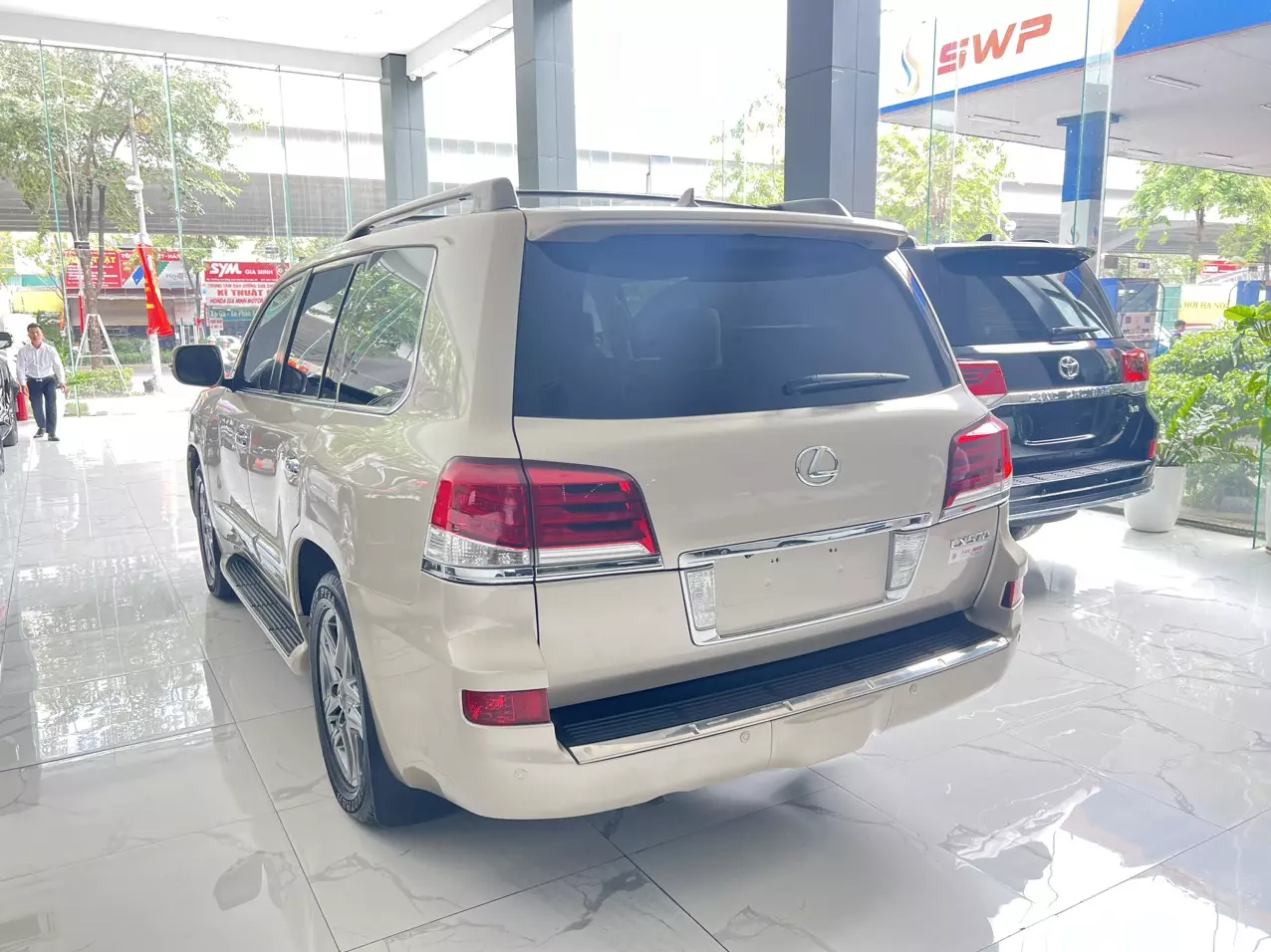 Em đang có chiếc Lexus LX570 màu vàng cát bản xuất Mỹ , xe sản xuất năm 2012 xe còn nguyên bản-4