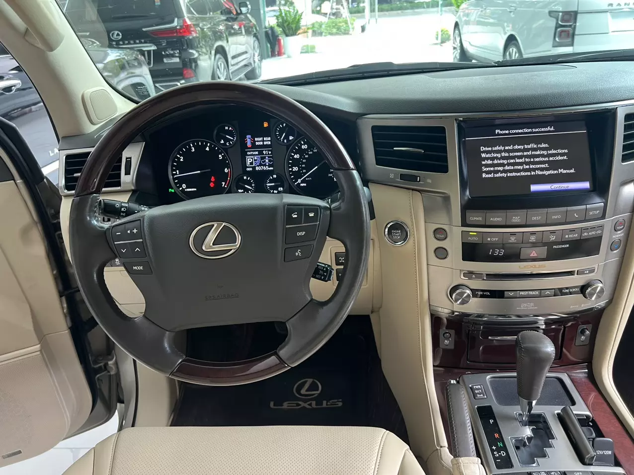 Em đang có chiếc Lexus LX570 màu vàng cát bản xuất Mỹ , xe sản xuất năm 2012 xe còn nguyên bản-11