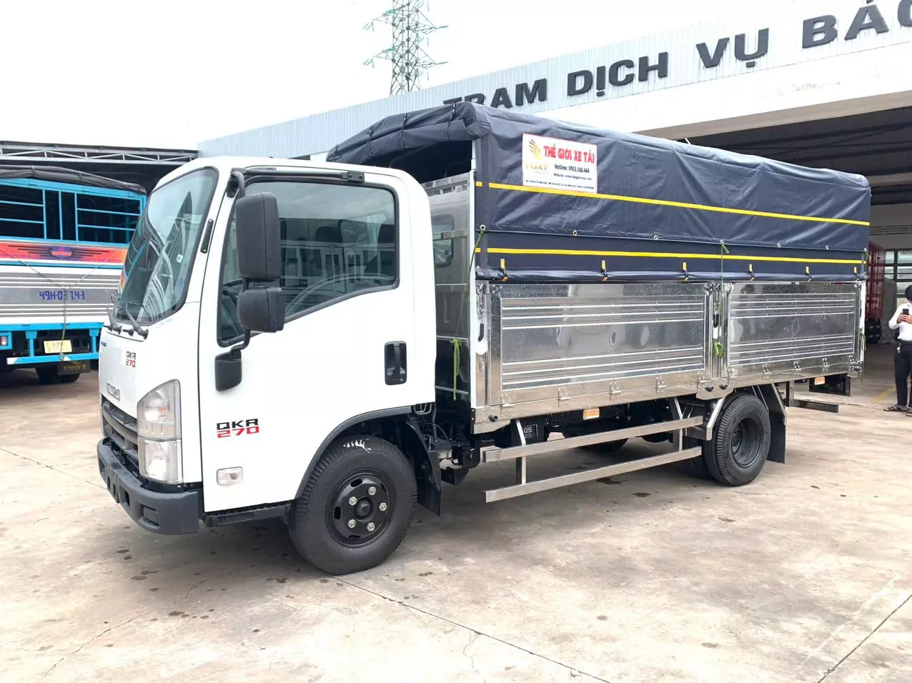 Bán xe tải Isuzu QKR270 thùng bạt Inox-0