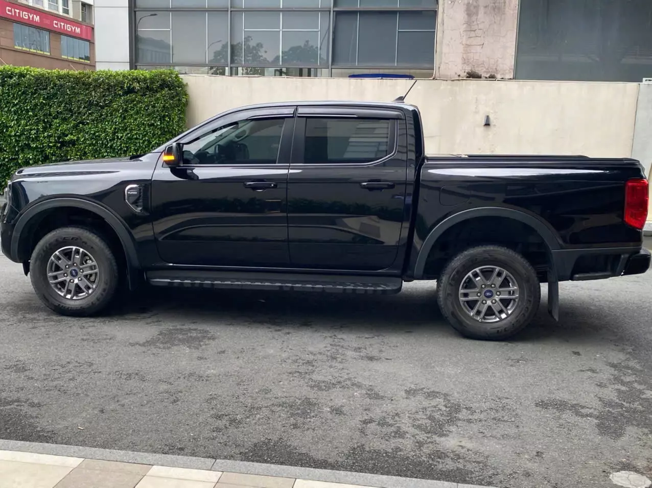 Bán xe Ford Ranger 2022, màu đen, giá 625tr Thương lượng lướt nhanh-0