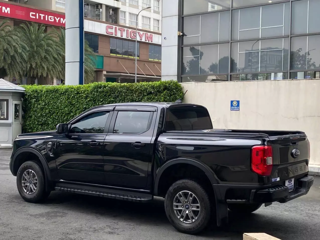 Bán xe Ford Ranger 2022, màu đen, giá 625tr Thương lượng lướt nhanh-4