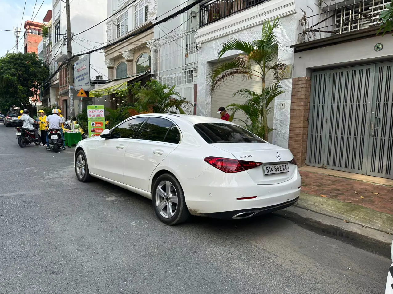 Xe Mercedes Avangrade 2022, màu trắng-17