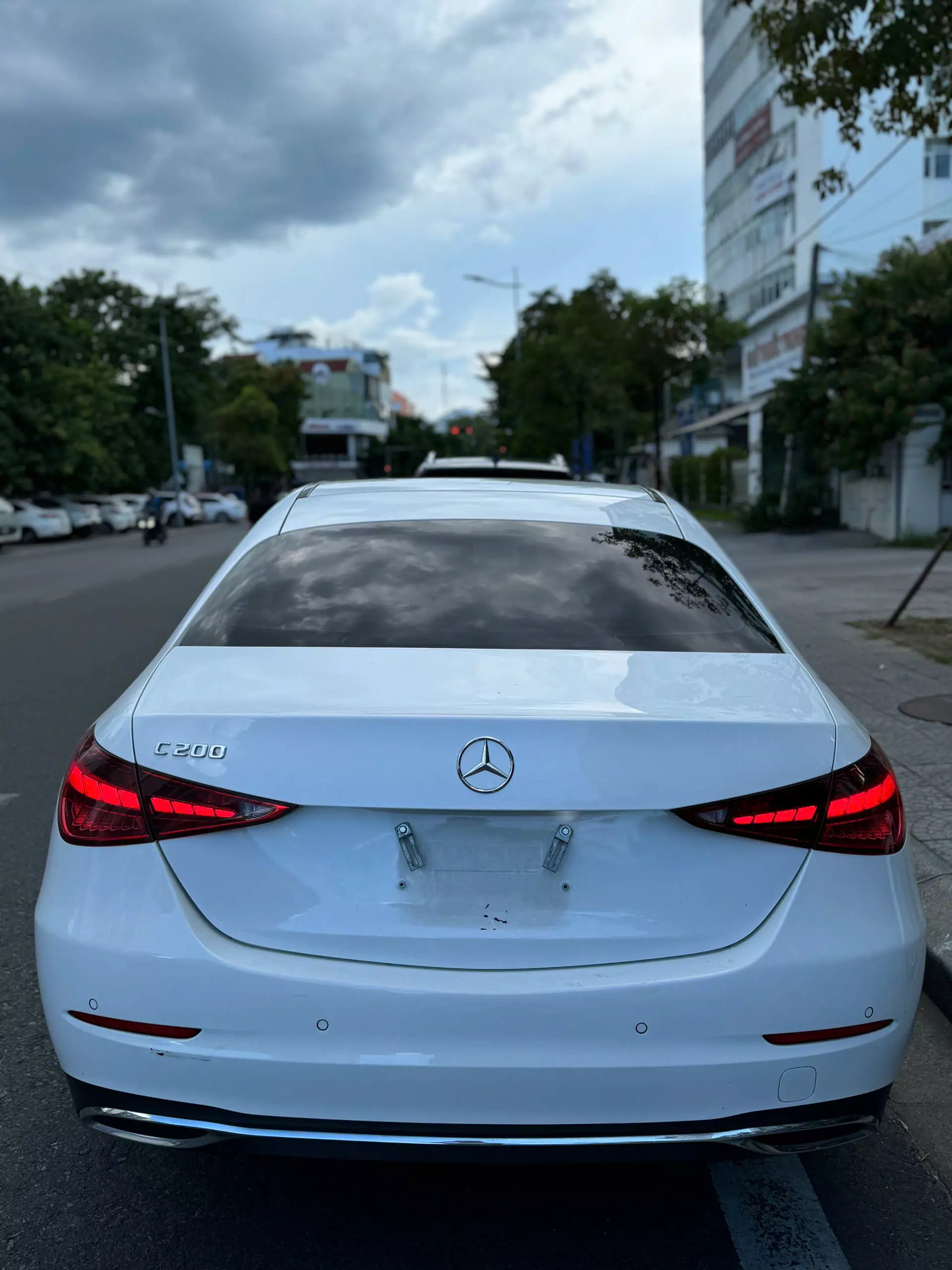 Xe Mercedes Plus 2021, màu trắng-5