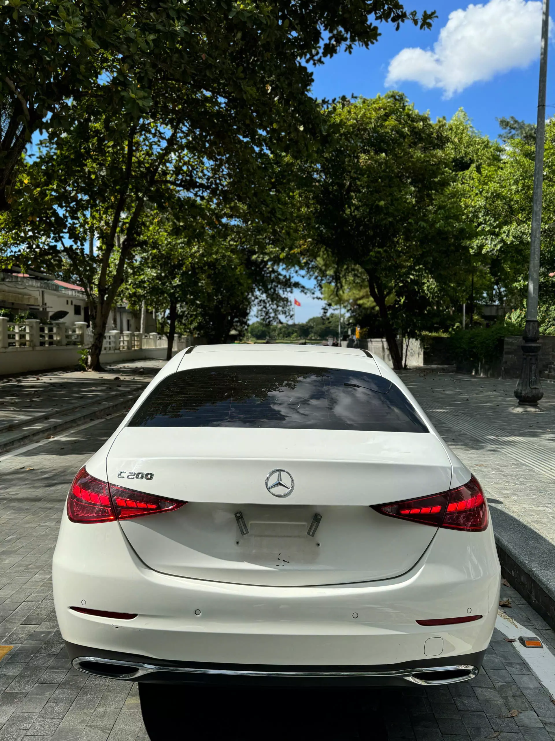 Xe Mercedes Plus 2021, màu trắng-14