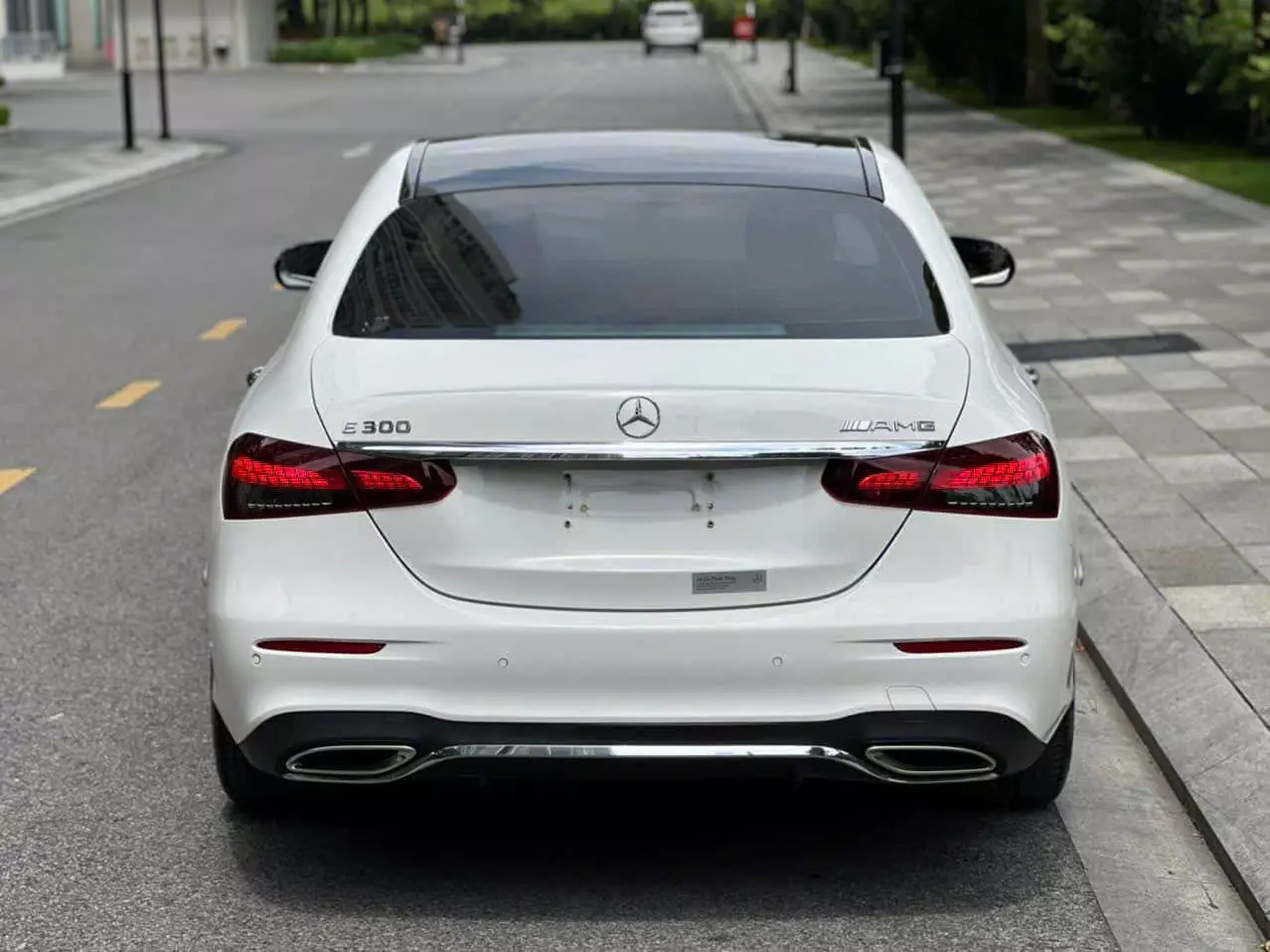 Bán ô tô Mercedes E300 AMG 2021, màu trắng-12