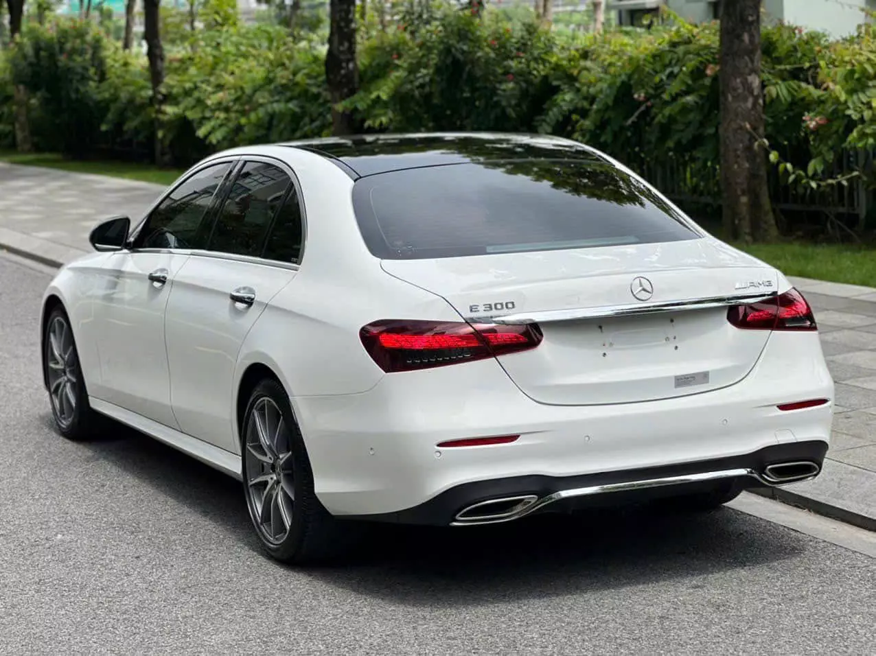 Bán ô tô Mercedes E300 AMG 2021, màu trắng-11