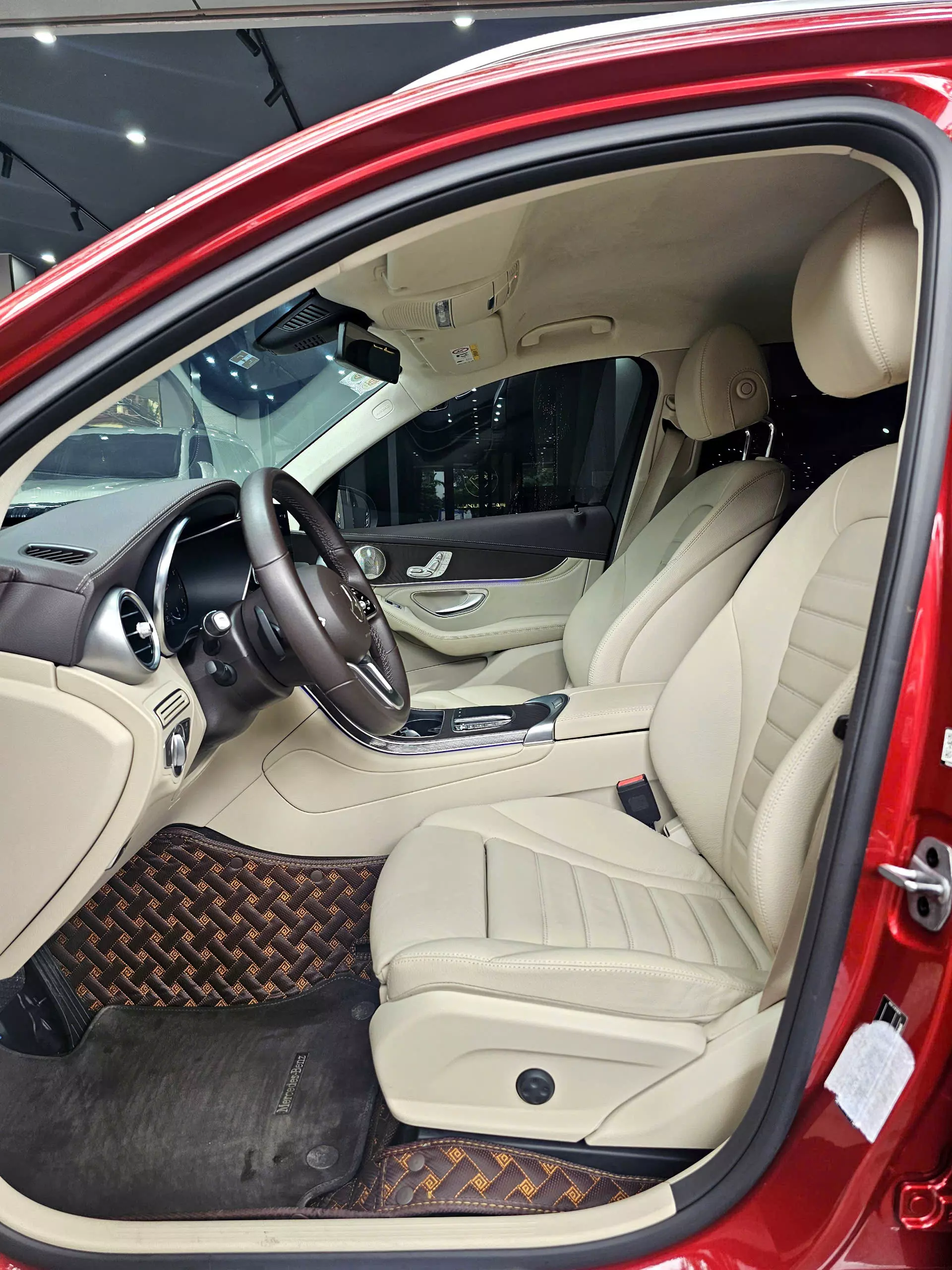 Bán Mercedes 4matic 2021, màu đỏ-9