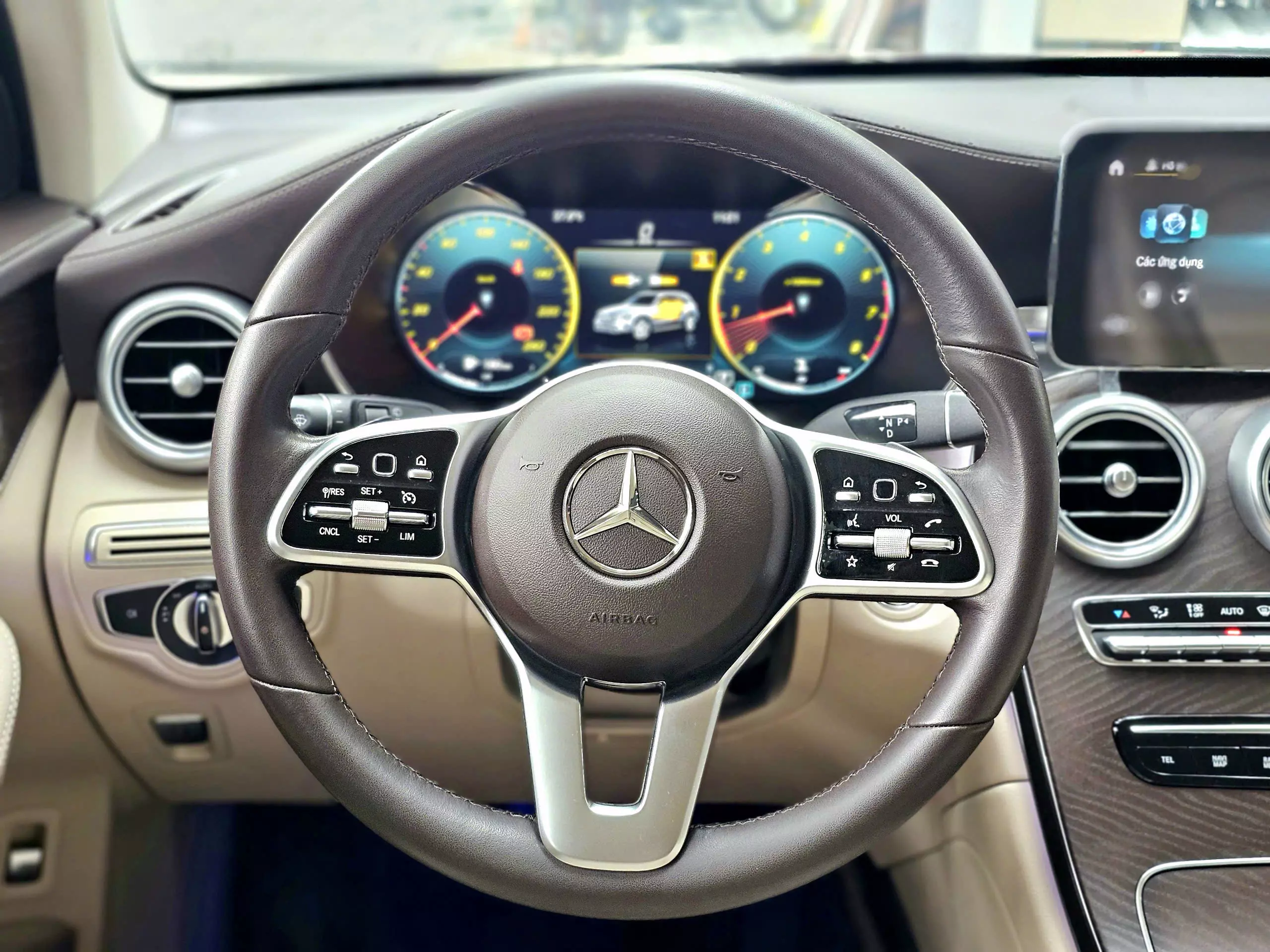 Bán Mercedes 4matic 2021, màu đỏ-12