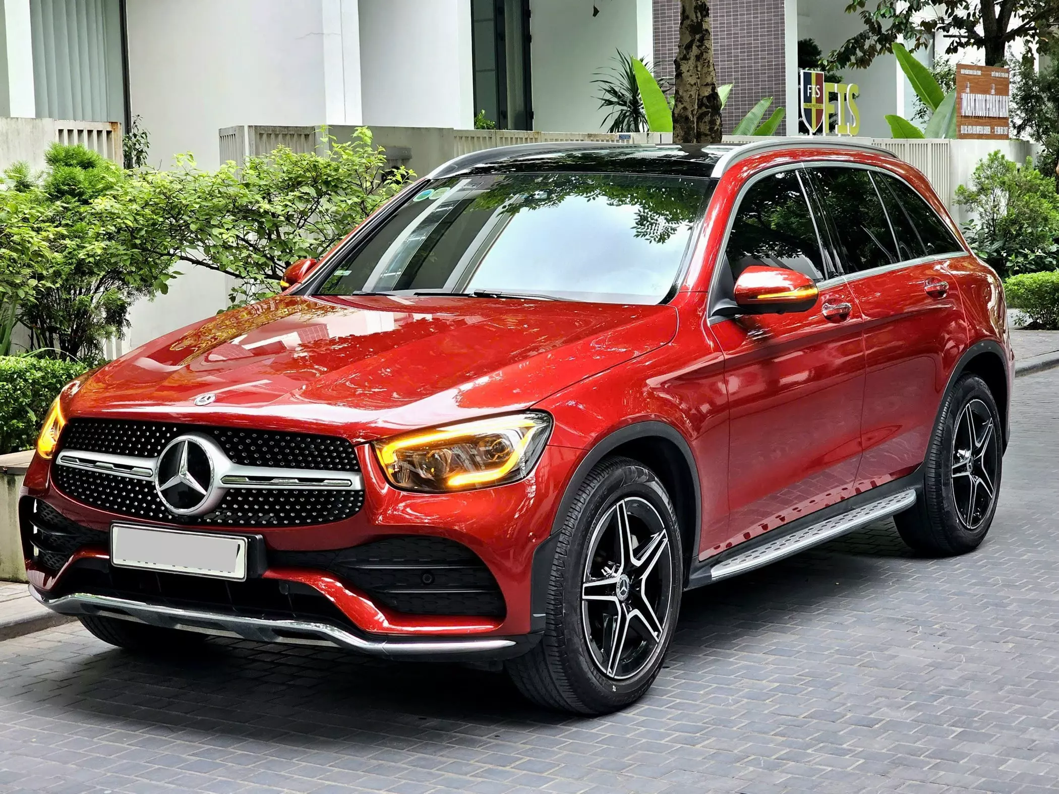 Cần bán xe Mercedes 4matic 2020, màu đỏ-1