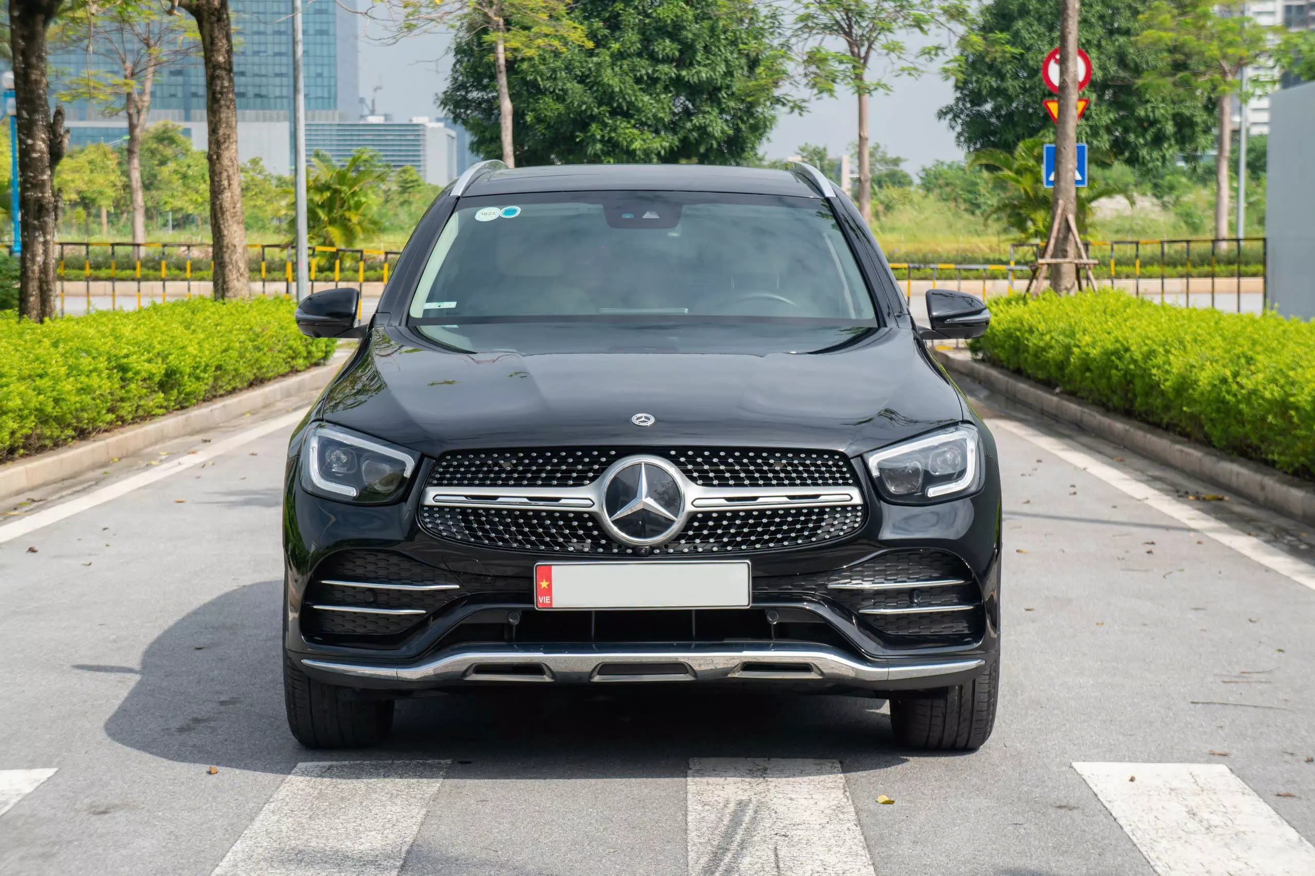 Cần bán xe Mercedes 4matic 2021, màu đen-3