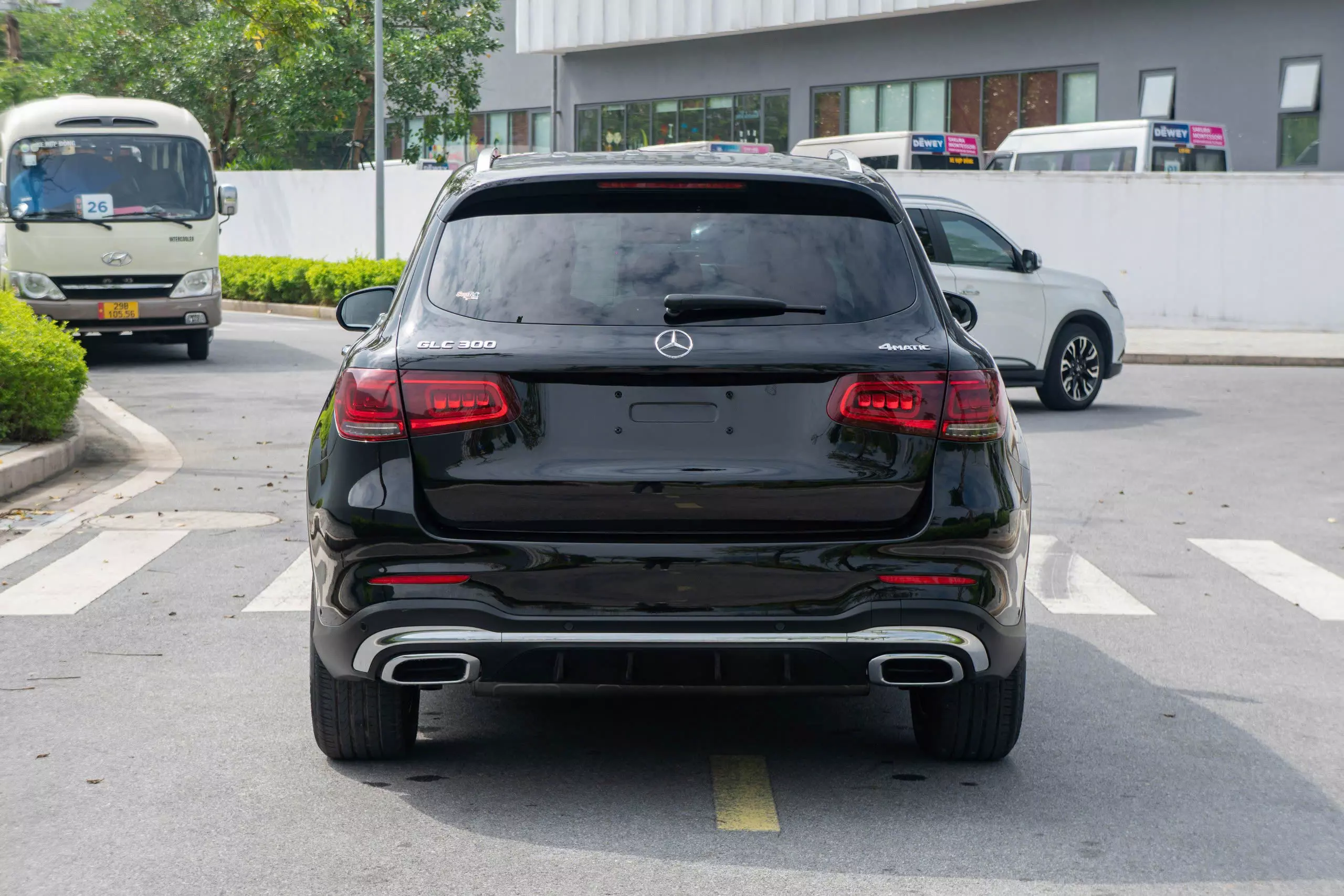 Cần bán xe Mercedes 4matic 2021, màu đen-8