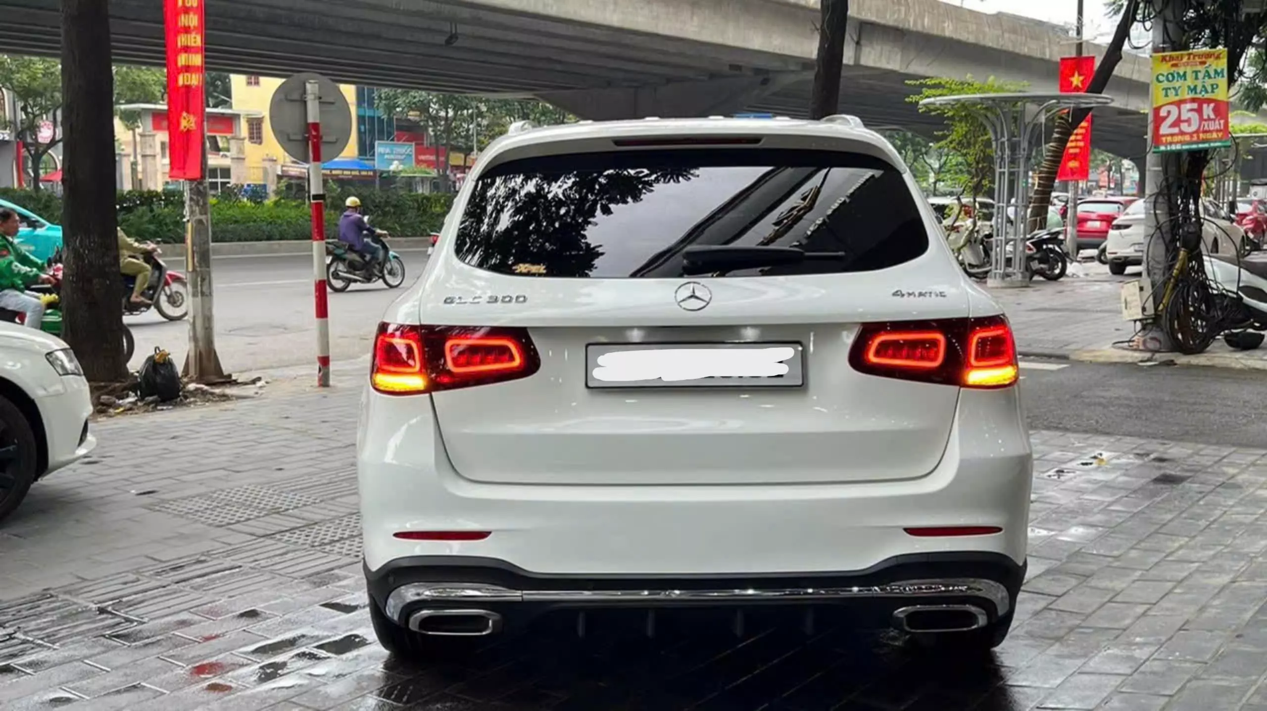 Cần bán lại xe Mercedes 4matic 2021, màu trắng-2