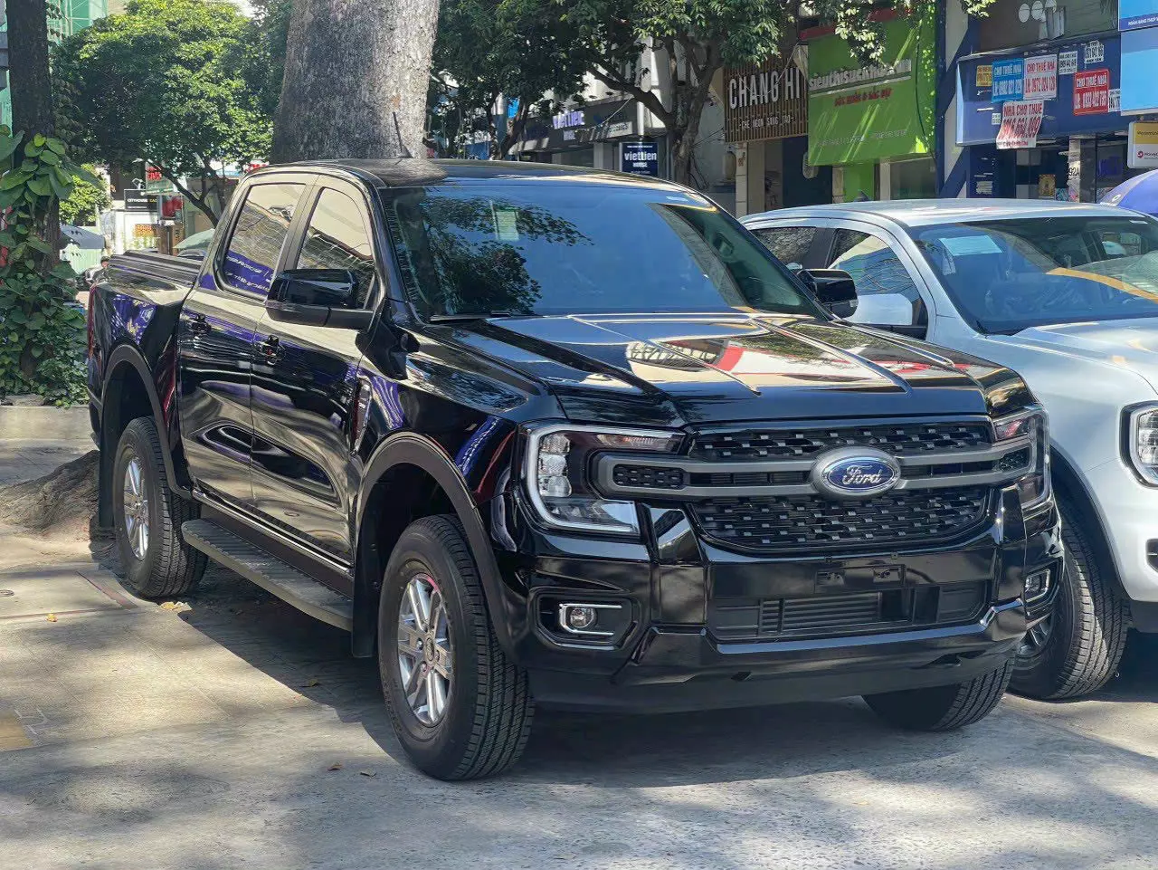 Bán xe Ford Ranger 2024, màu đen-4