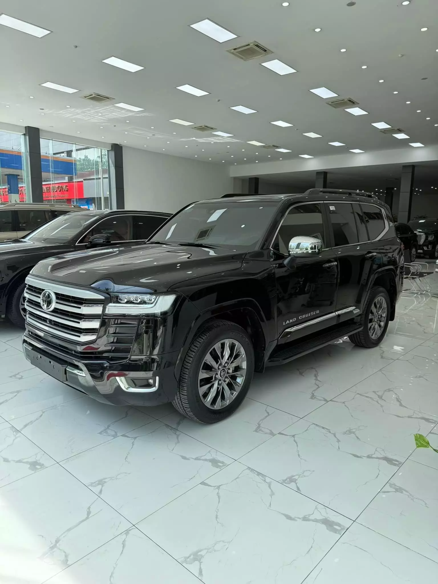 Bán Toyota Landcruiser LC300 sản xuất 2024 siêu lướt, tên công ty.-1