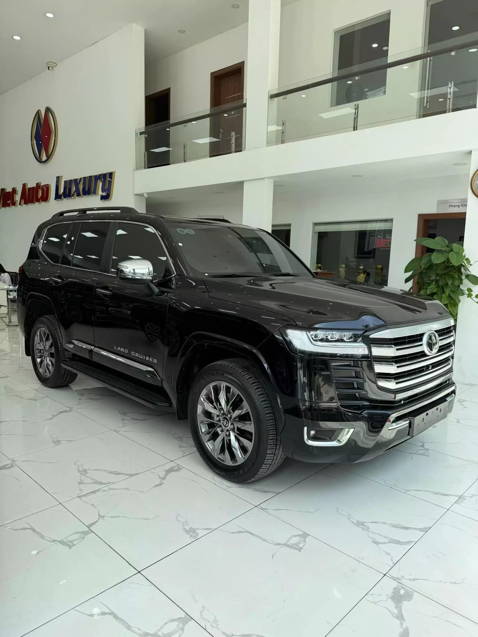 Bán Toyota Landcruiser LC300 sản xuất 2024 siêu lướt, tên công ty.-2