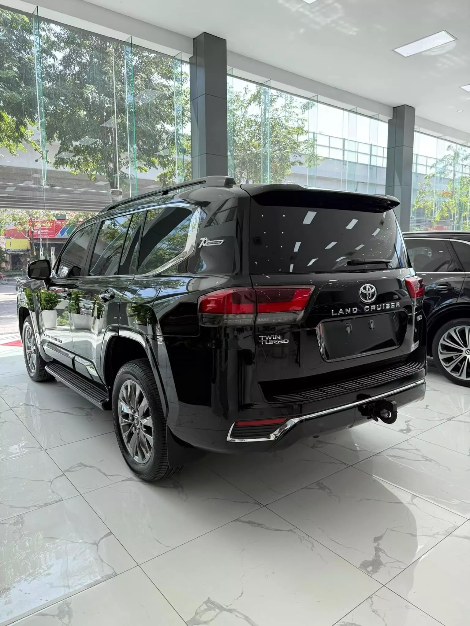 Bán Toyota Landcruiser LC300 sản xuất 2024 siêu lướt, tên công ty.-4