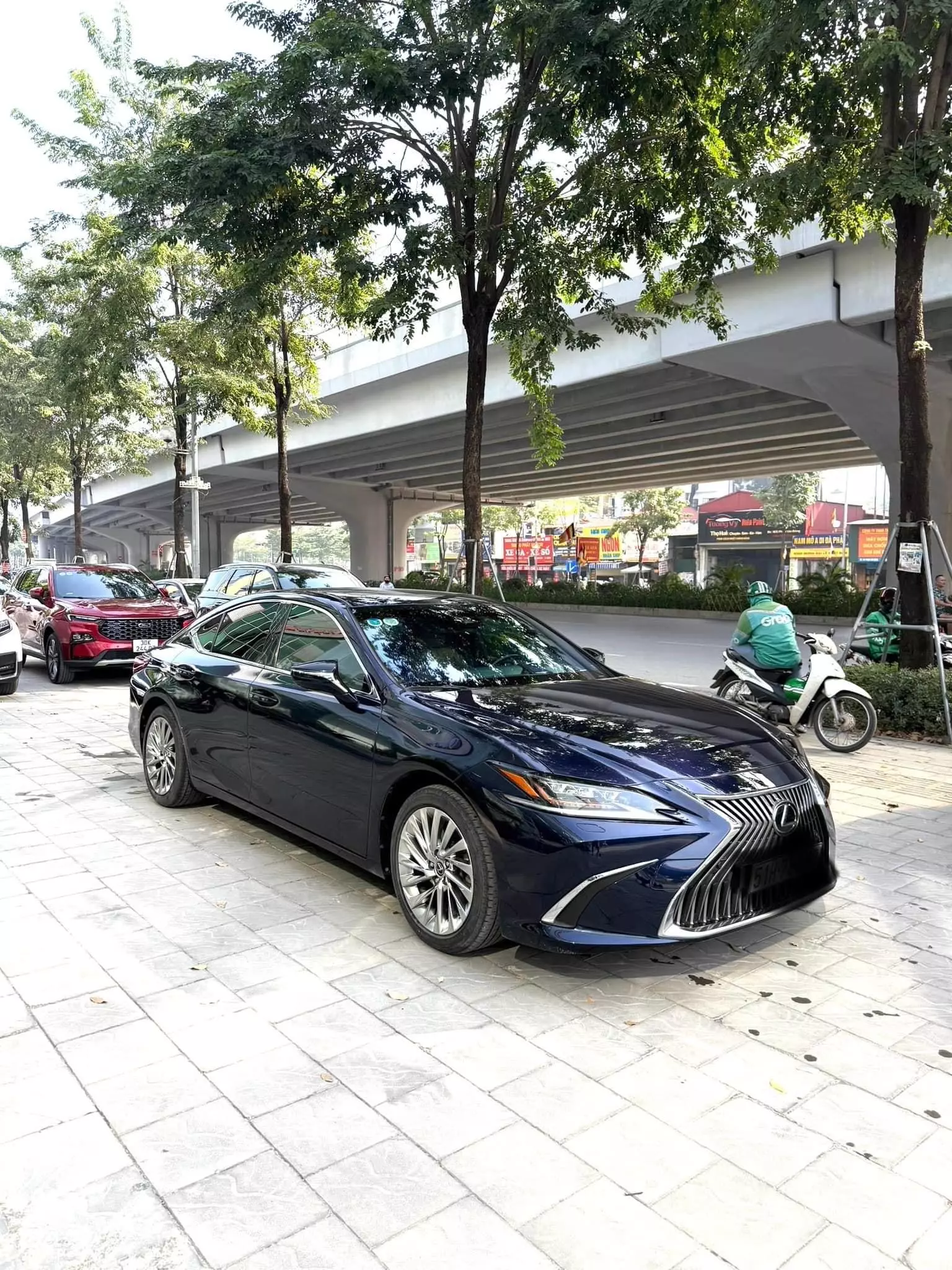 Bán Lexus ES250 sản xuất 2020, 1 chủ từ mới, xe đẹp xuất sắc.-2