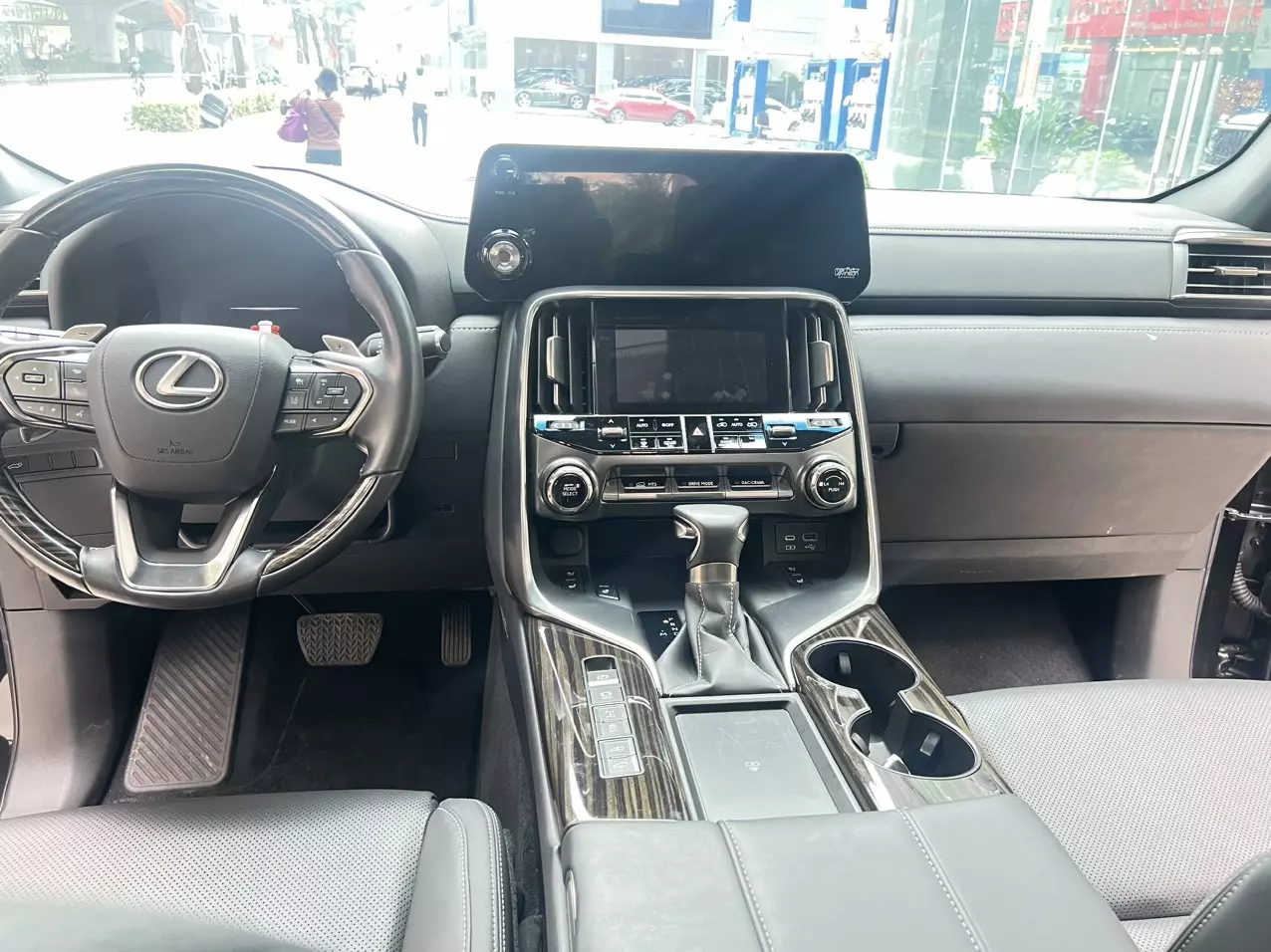 Bán Lexus LX600 Urban Màu Đen xe sản xuất năm 2023 siêu mới, xe lăn bánh có hơn 8 nghìn km. -9