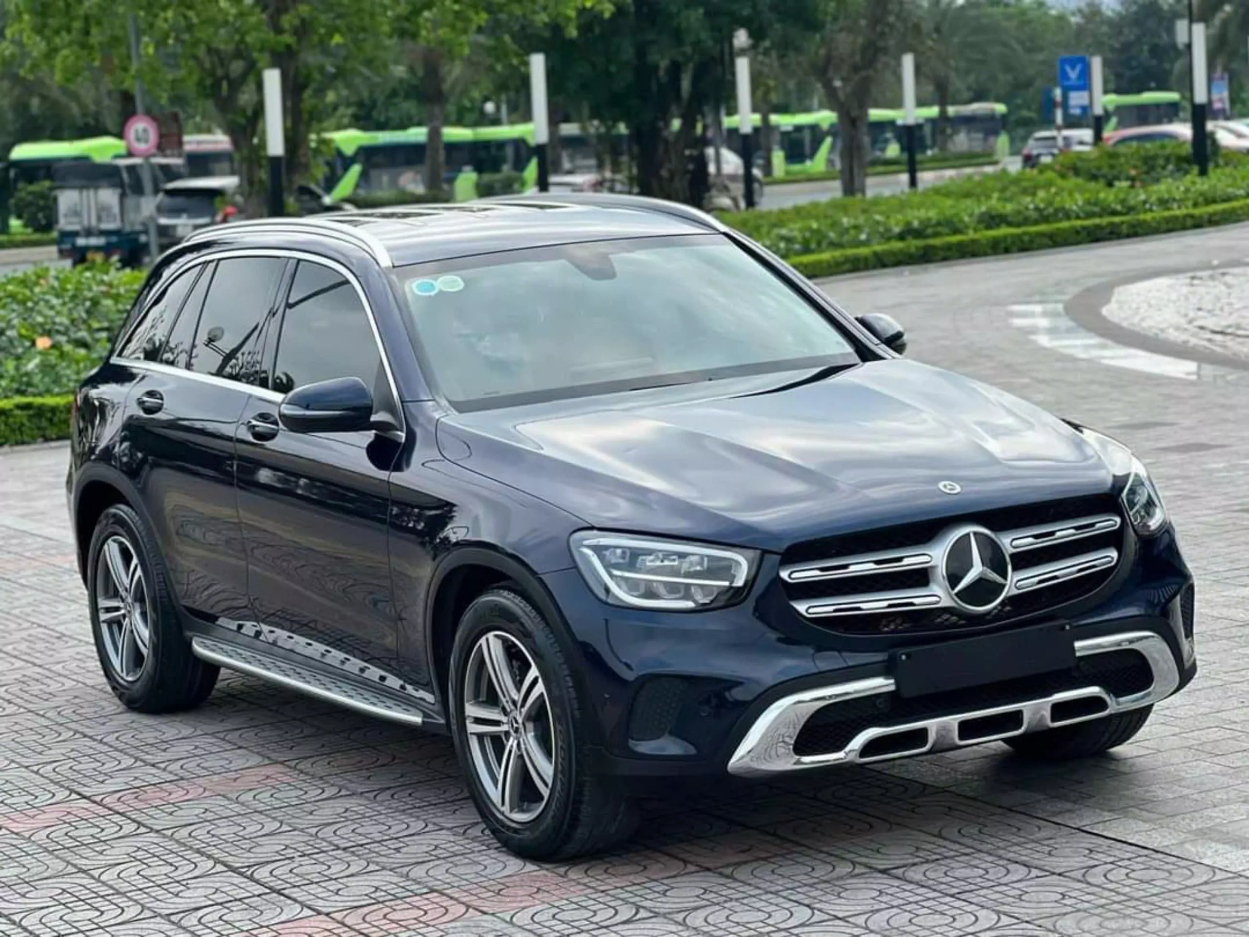 Mercedes-Benz GLC 200 sản xuất 2021 Xanh cavansite/đen-1