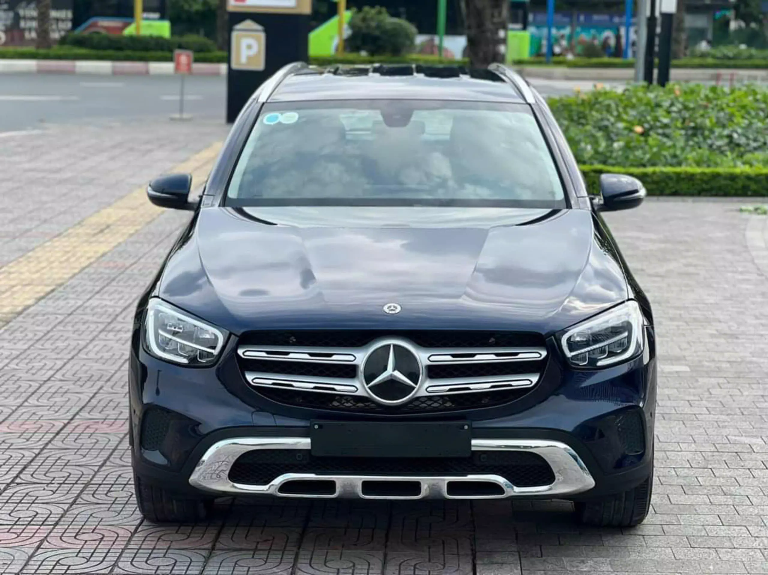 Mercedes-Benz GLC 200 sản xuất 2021 Xanh cavansite/đen-0