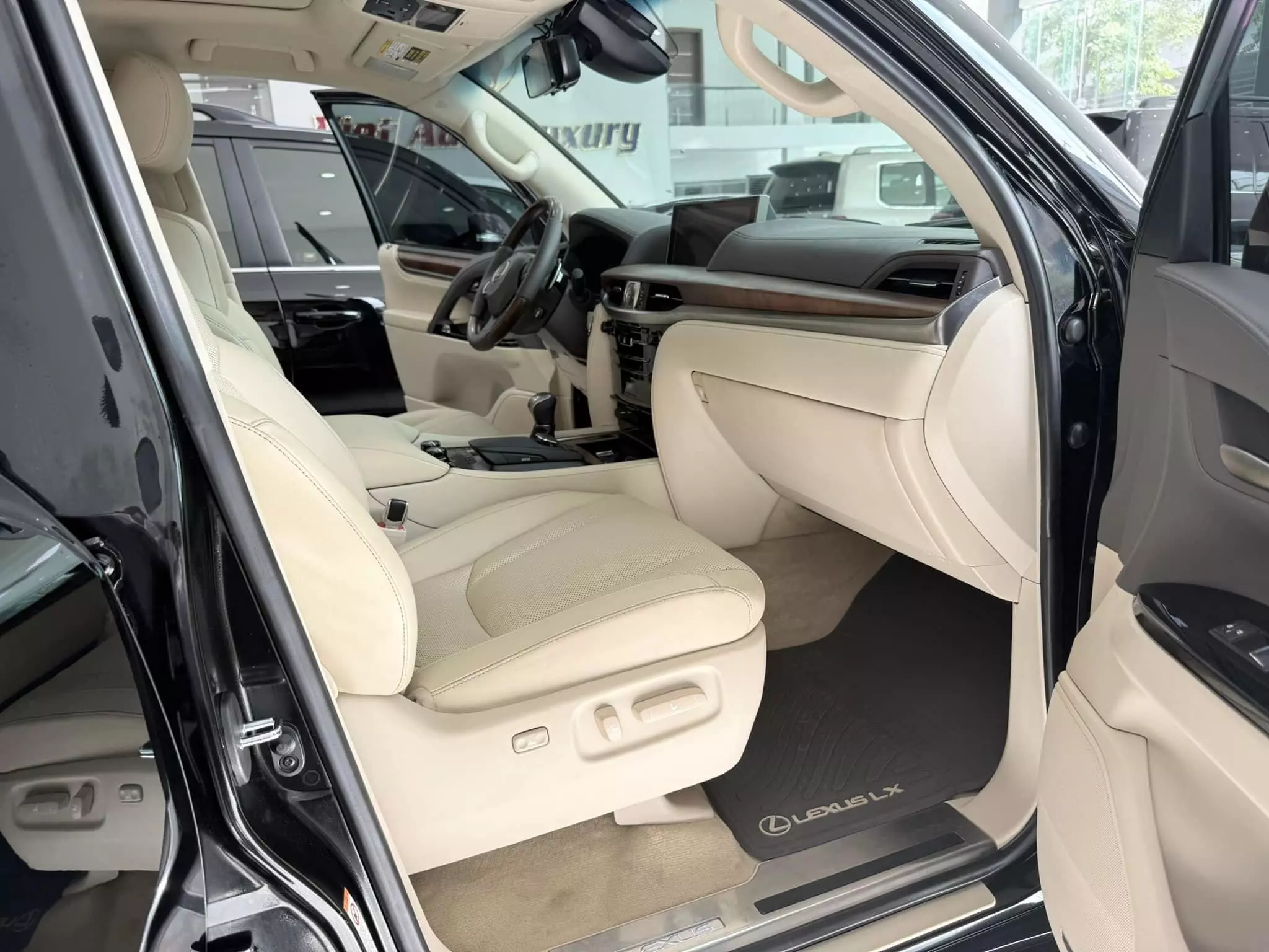 Bán Lexus LX570 nhập Mỹ 2016, xe nguyên bản cực mới.-8