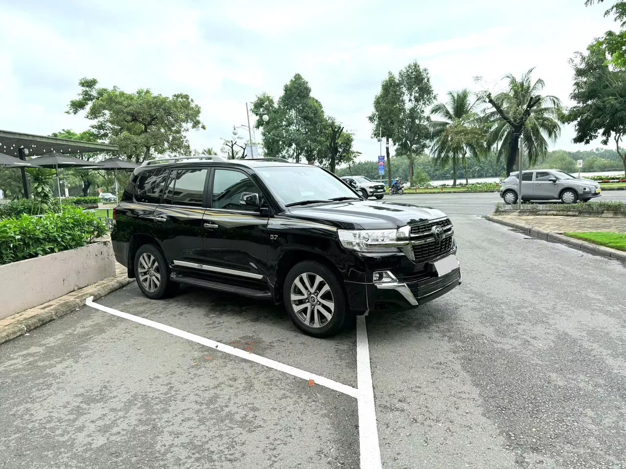 Toyota Land Cruiser VX-S 5.7 nhập Trung Đông, đăng ký cuối 2021, 1 chủ-1