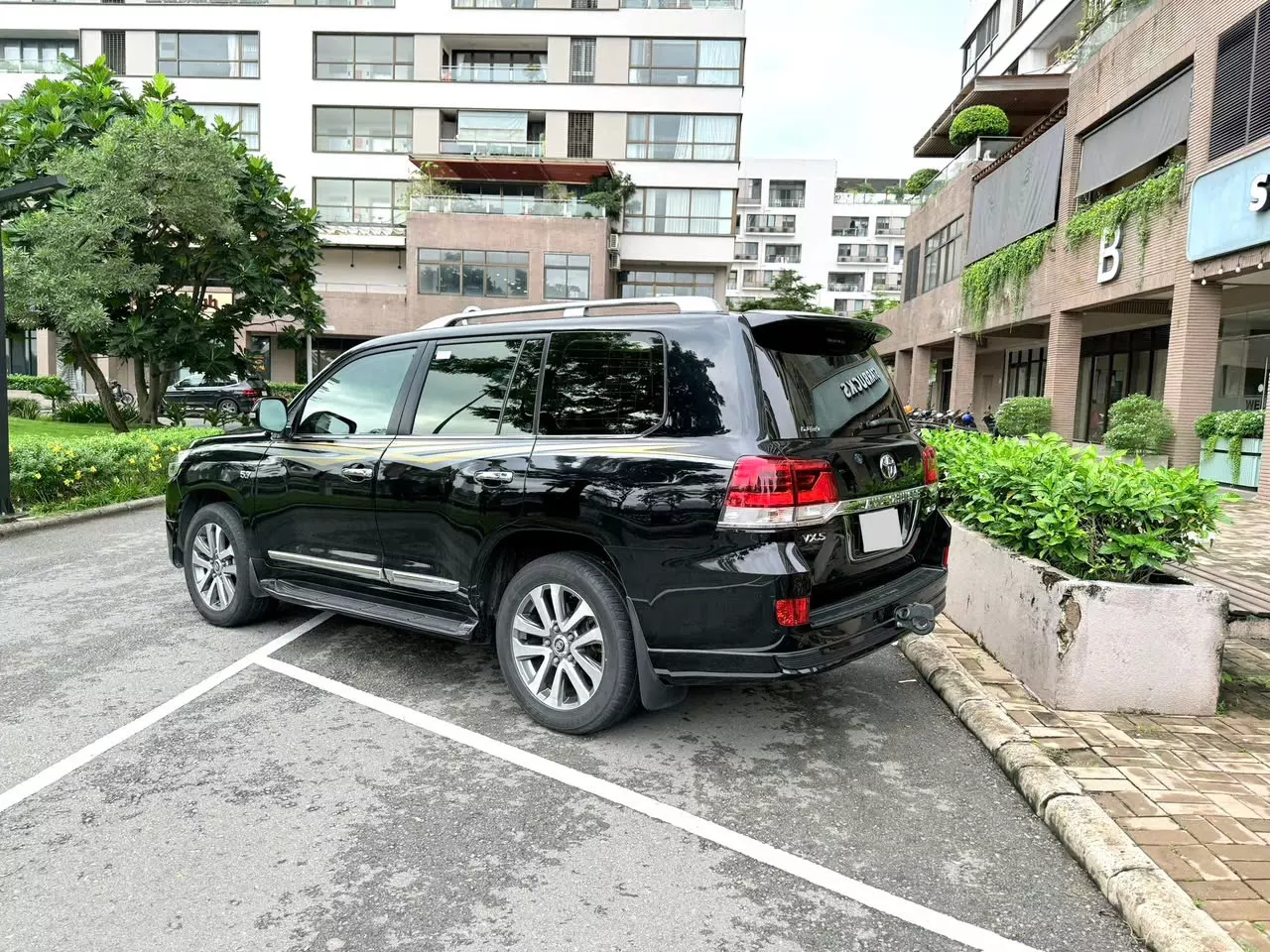 Toyota Land Cruiser VX-S 5.7 nhập Trung Đông, đăng ký cuối 2021, 1 chủ-3