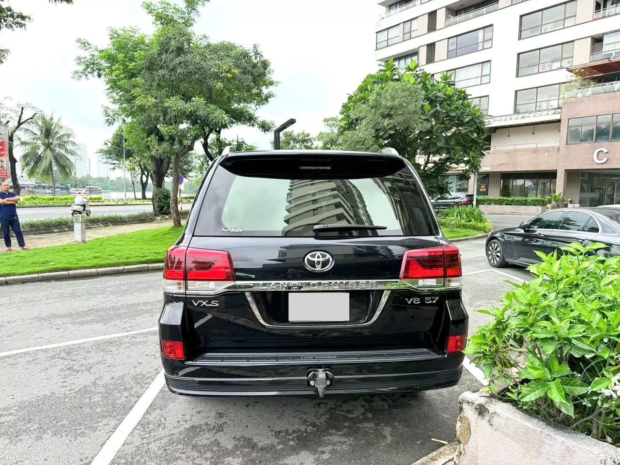 Toyota Land Cruiser VX-S 5.7 nhập Trung Đông, đăng ký cuối 2021, 1 chủ-4