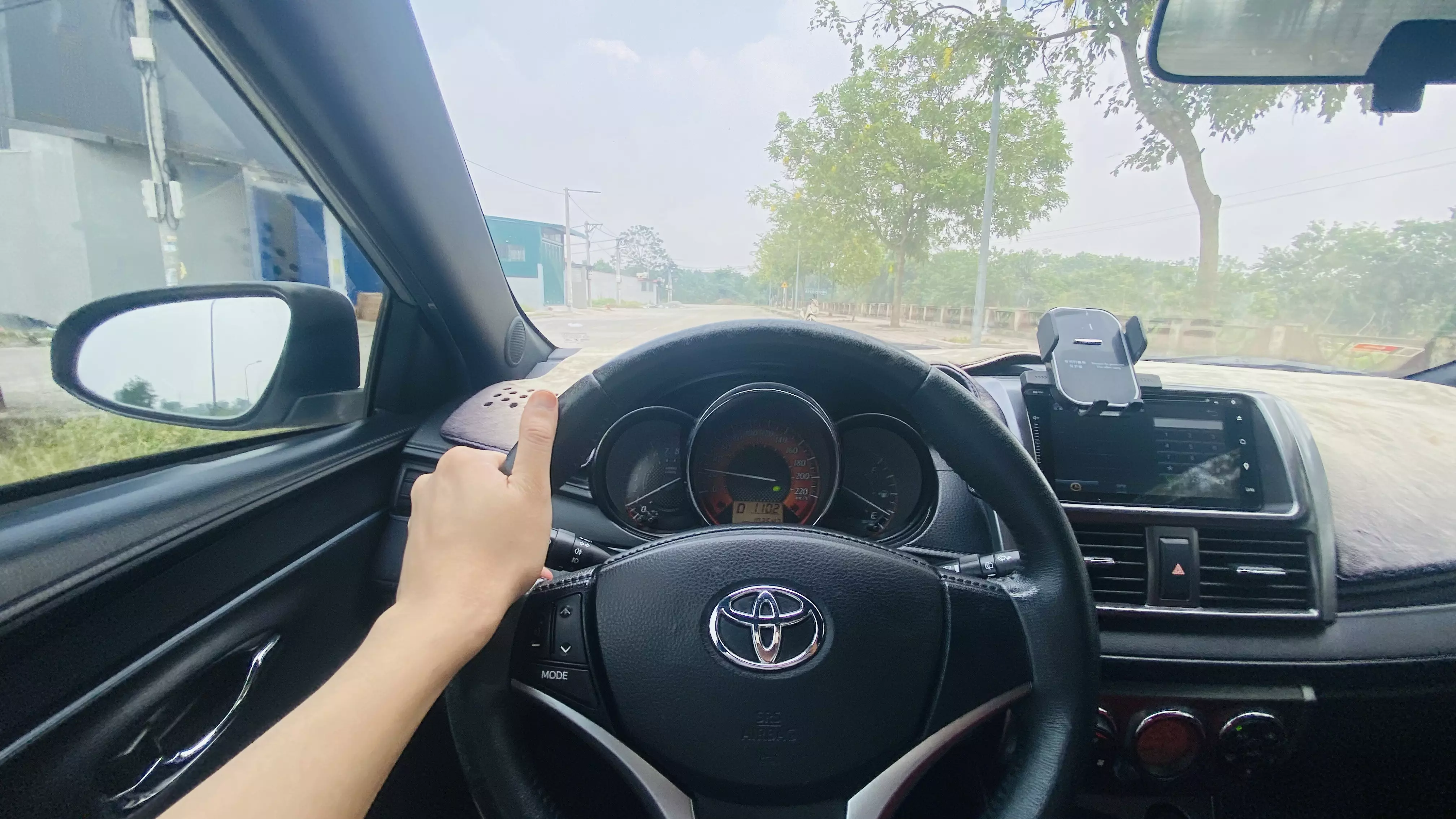 Toyota Yaris 2015 G CVT - 10300 km 2015 - Nhập Thái 1 chủ xe đẹp không lỗi nhỏ-8