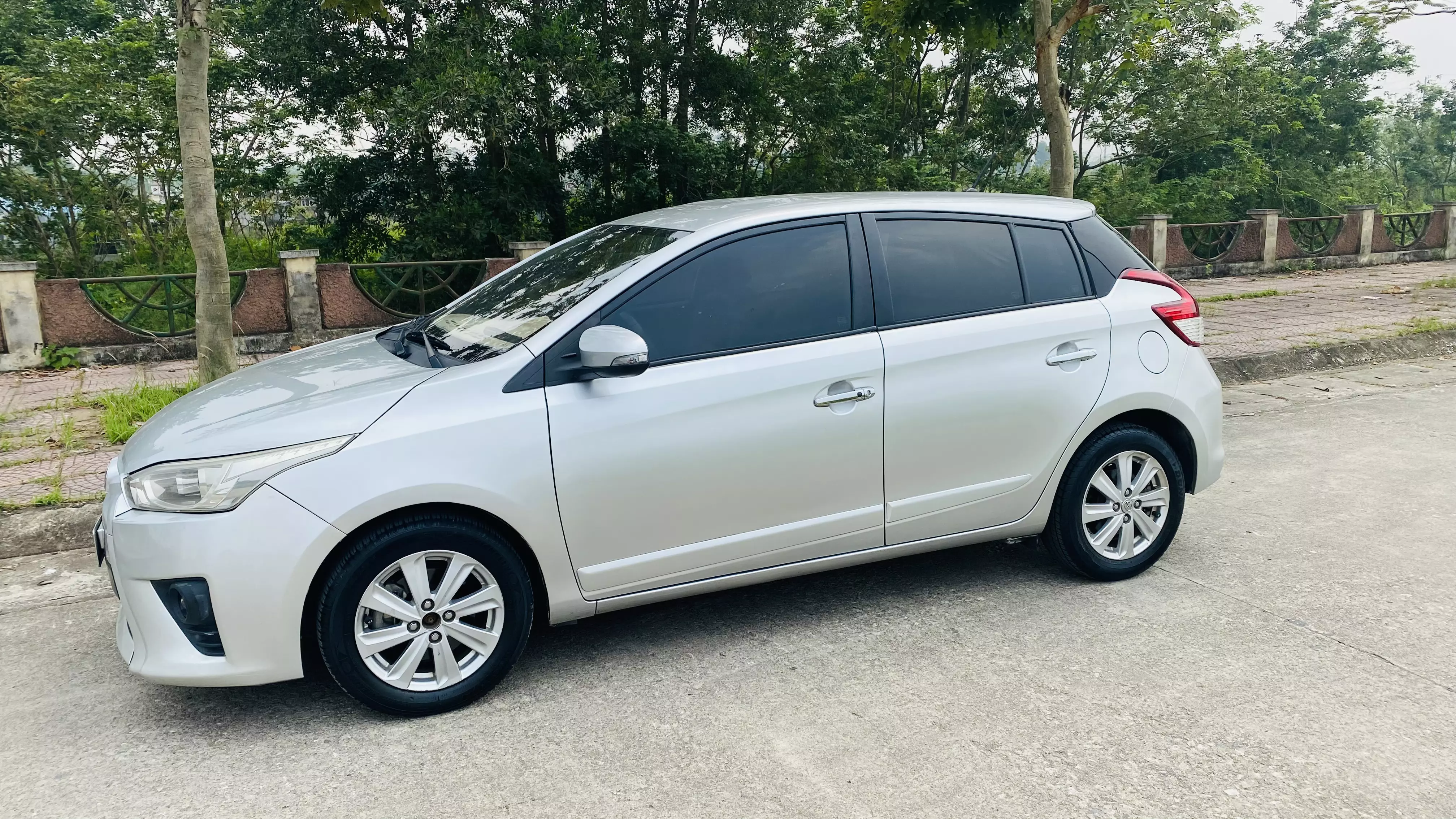 Toyota Yaris 2015 G CVT - 10300 km 2015 - Nhập Thái 1 chủ xe đẹp không lỗi nhỏ-9