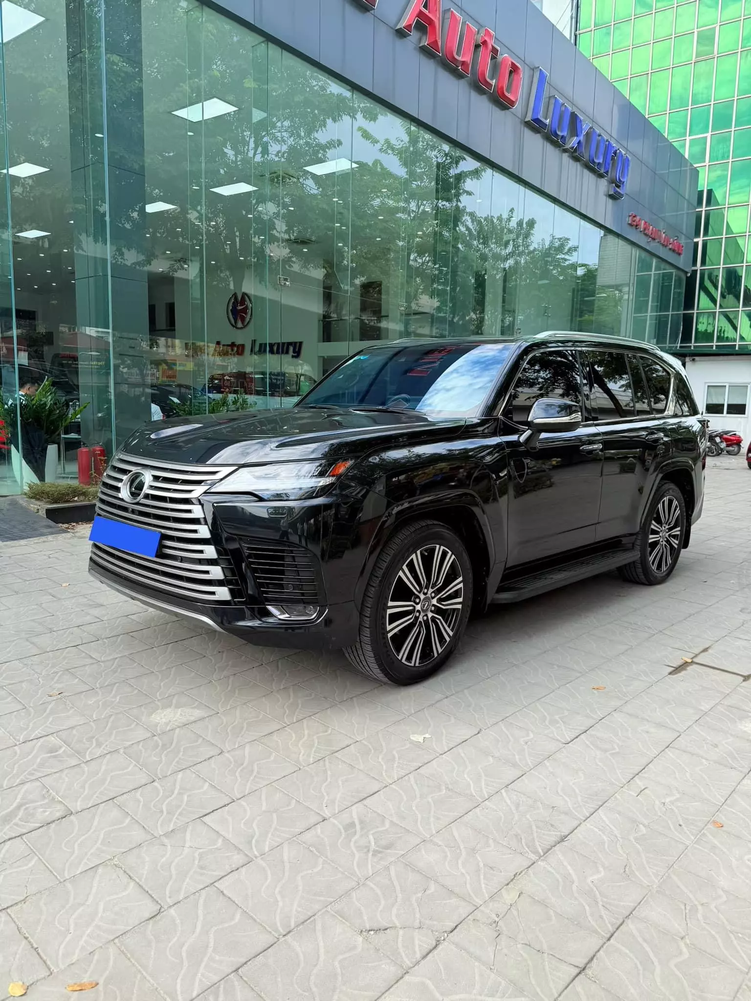 Bán Lexus LX600 Urban 7 chỗ,sản xuất 2023, lăn bánh 8000 Km xe như mới-1