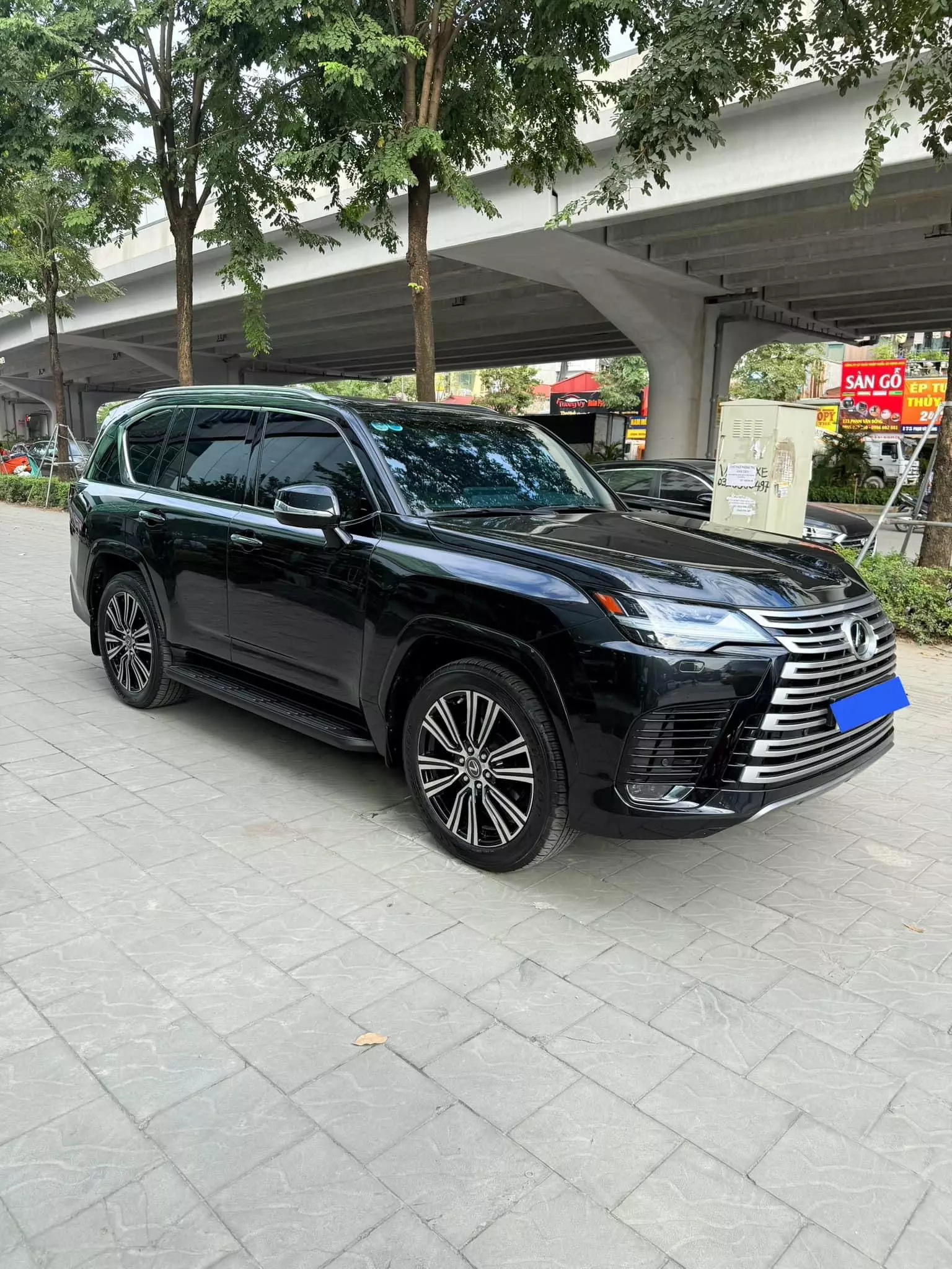 Bán Lexus LX600 Urban 7 chỗ,sản xuất 2023, lăn bánh 8000 Km xe như mới-2